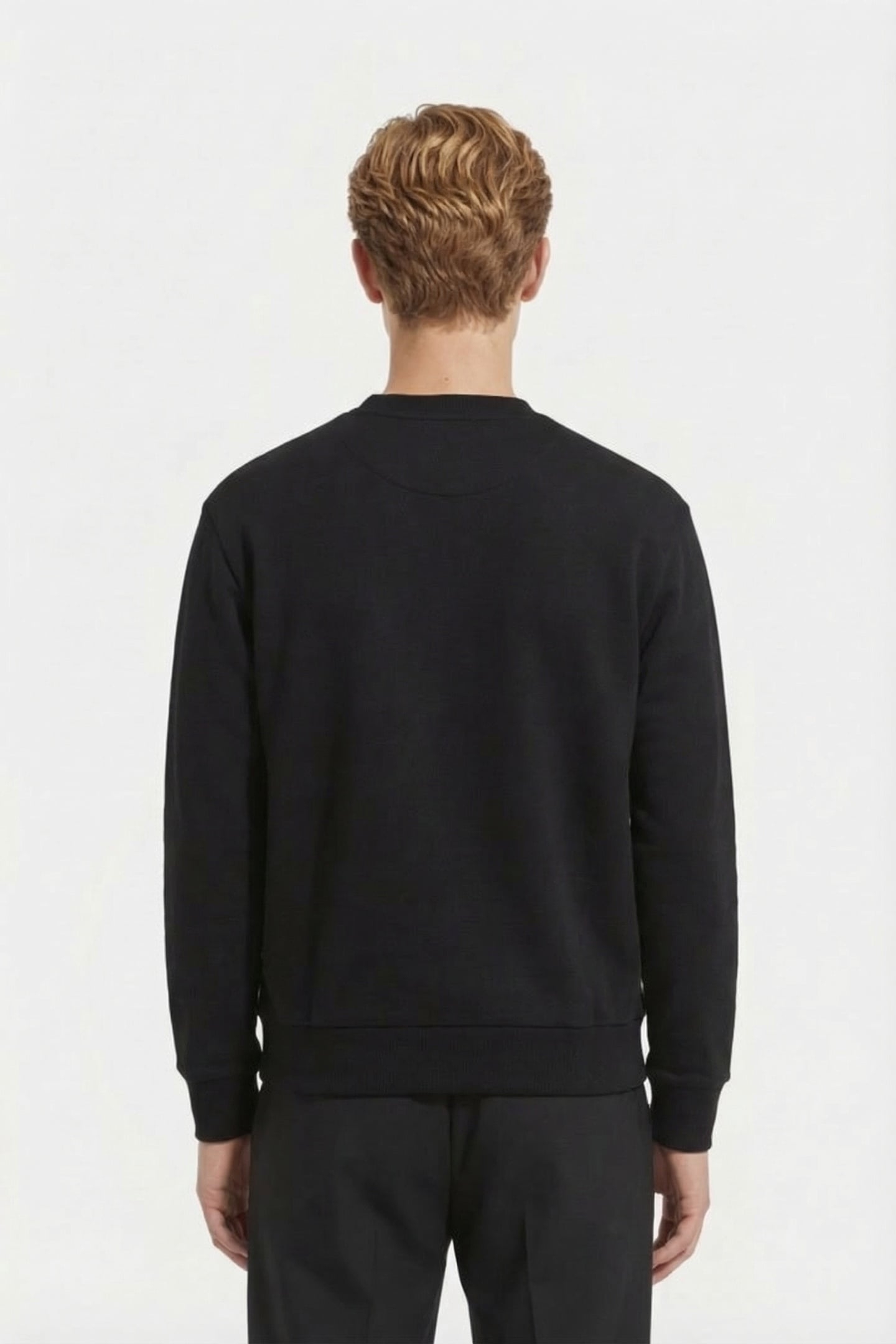 BLACK SWEAT CREWNECK 2