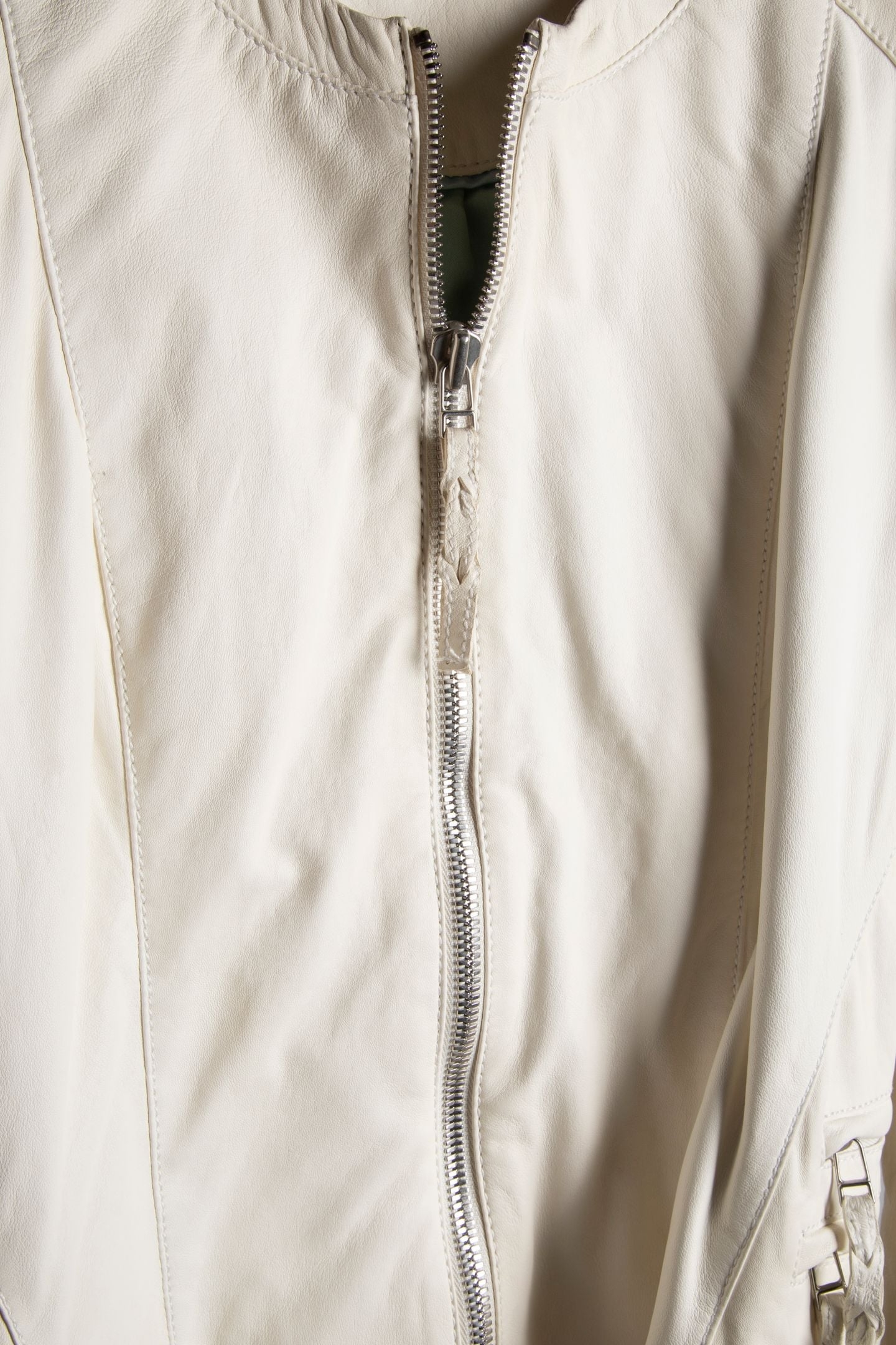 BLUE HEART B WHITE 4