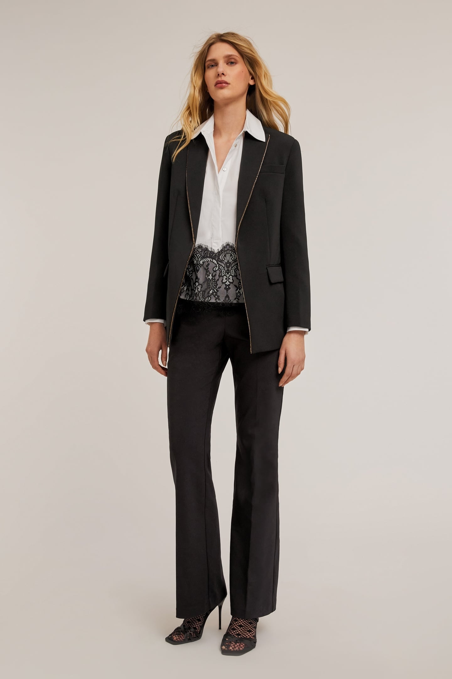 KEYHOLE SHIRT WITH LACE BAND WHITE 4