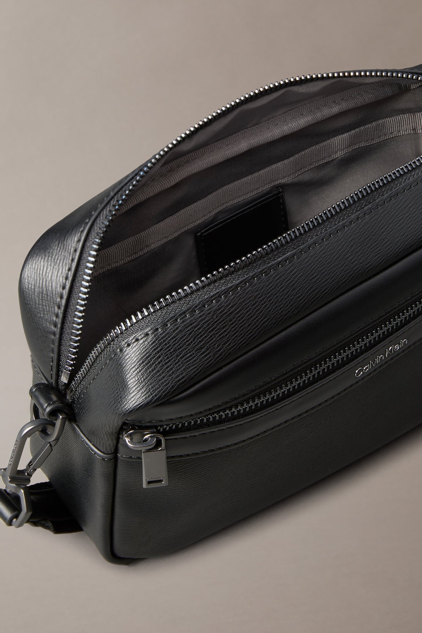 ZIP CAMERA BAG BLACK 2