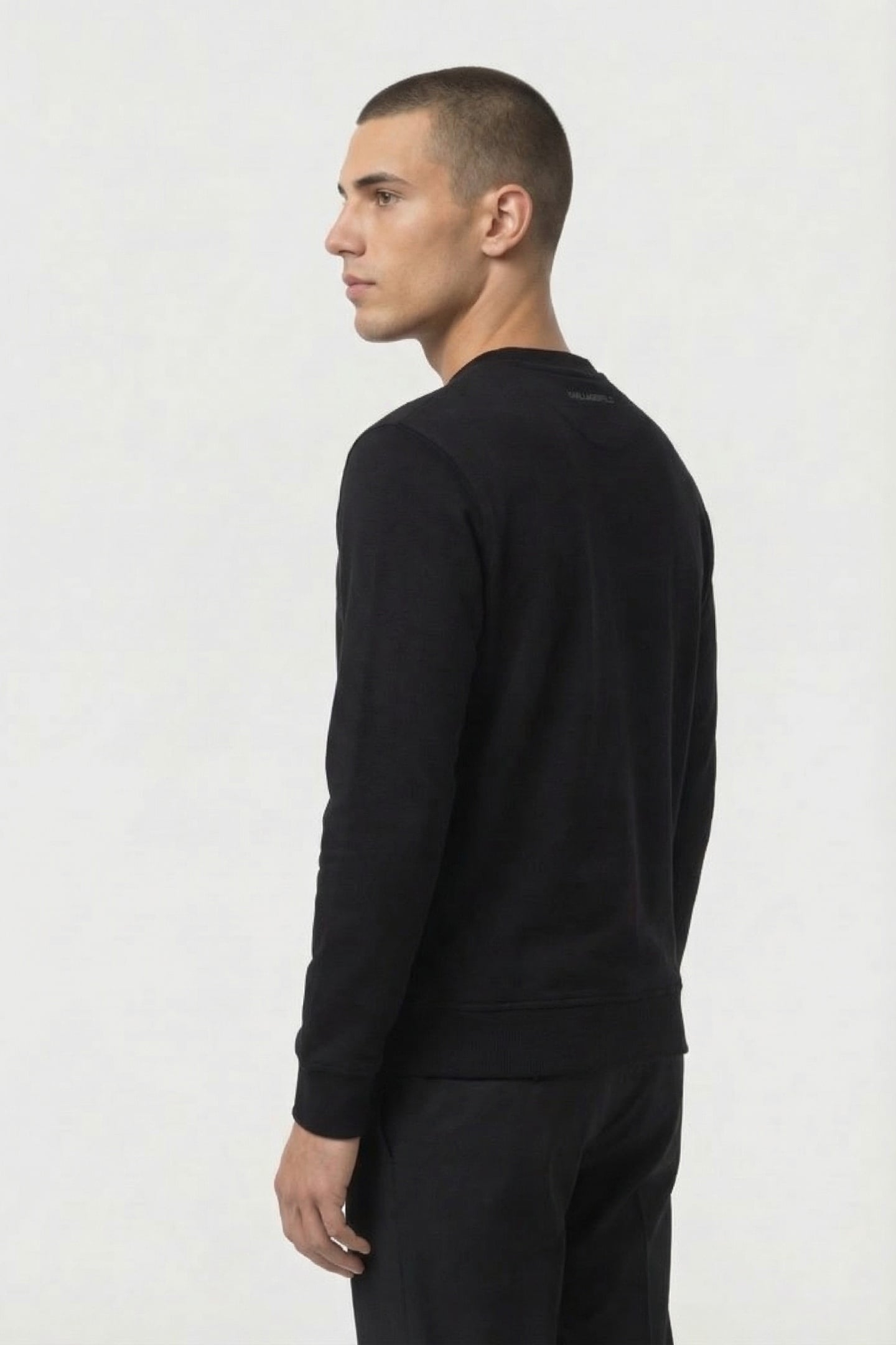 BLACK SWEAT CREWNECK 2