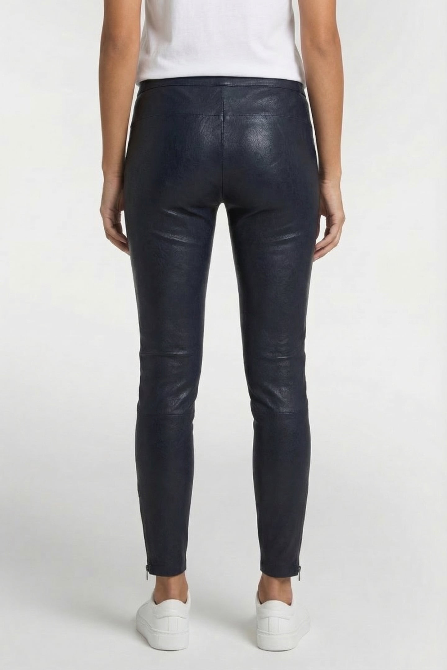 VANESSA DARK NIGHT 2