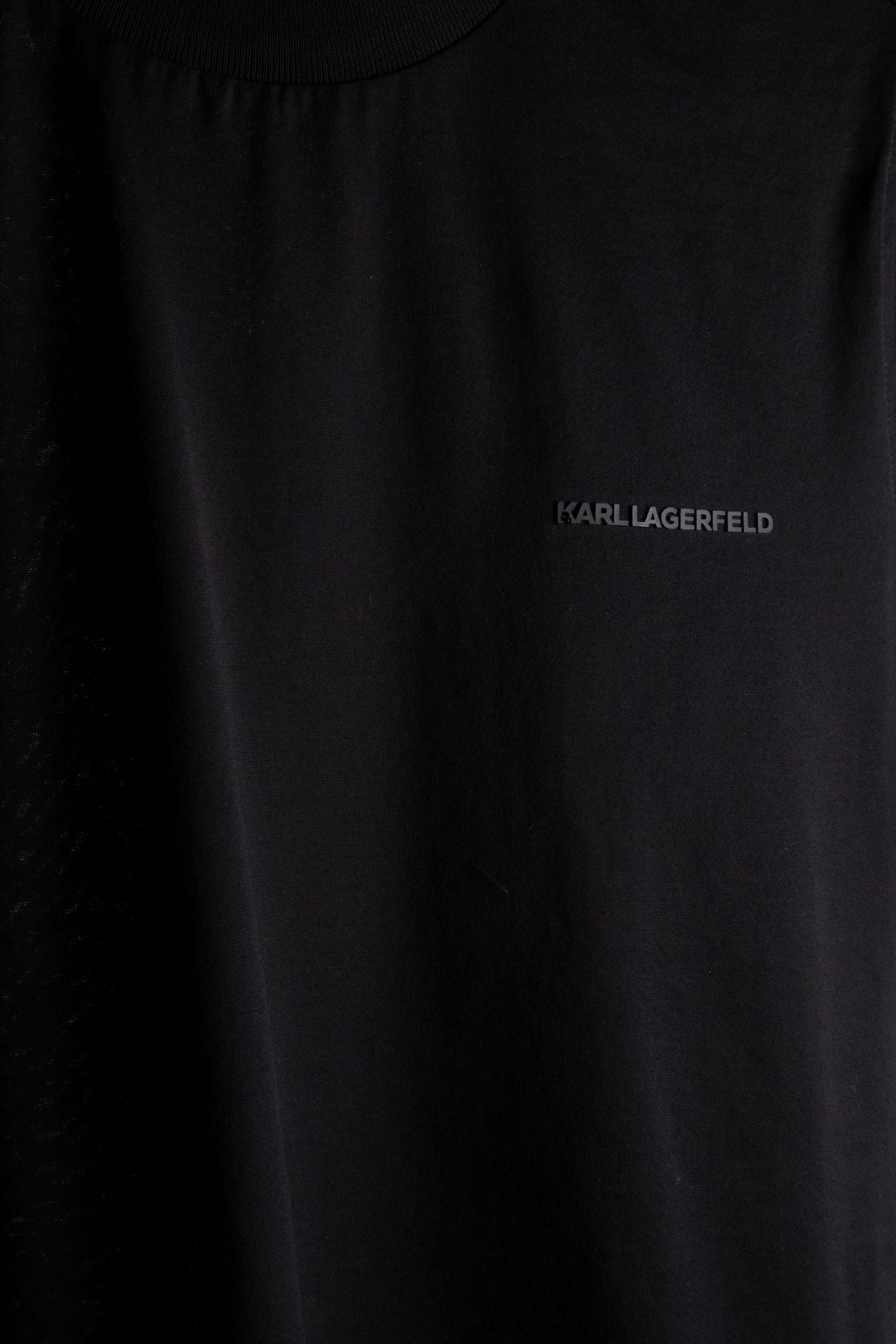 BLACK T-SHIRT CREWNECK 3