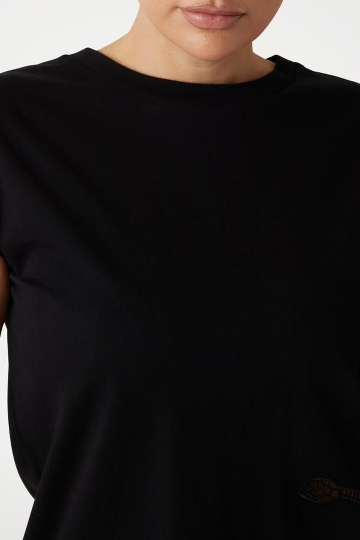 MARCIANO BY GUESS NADJA ROUND NECK TSHIRT JET BLACK 6