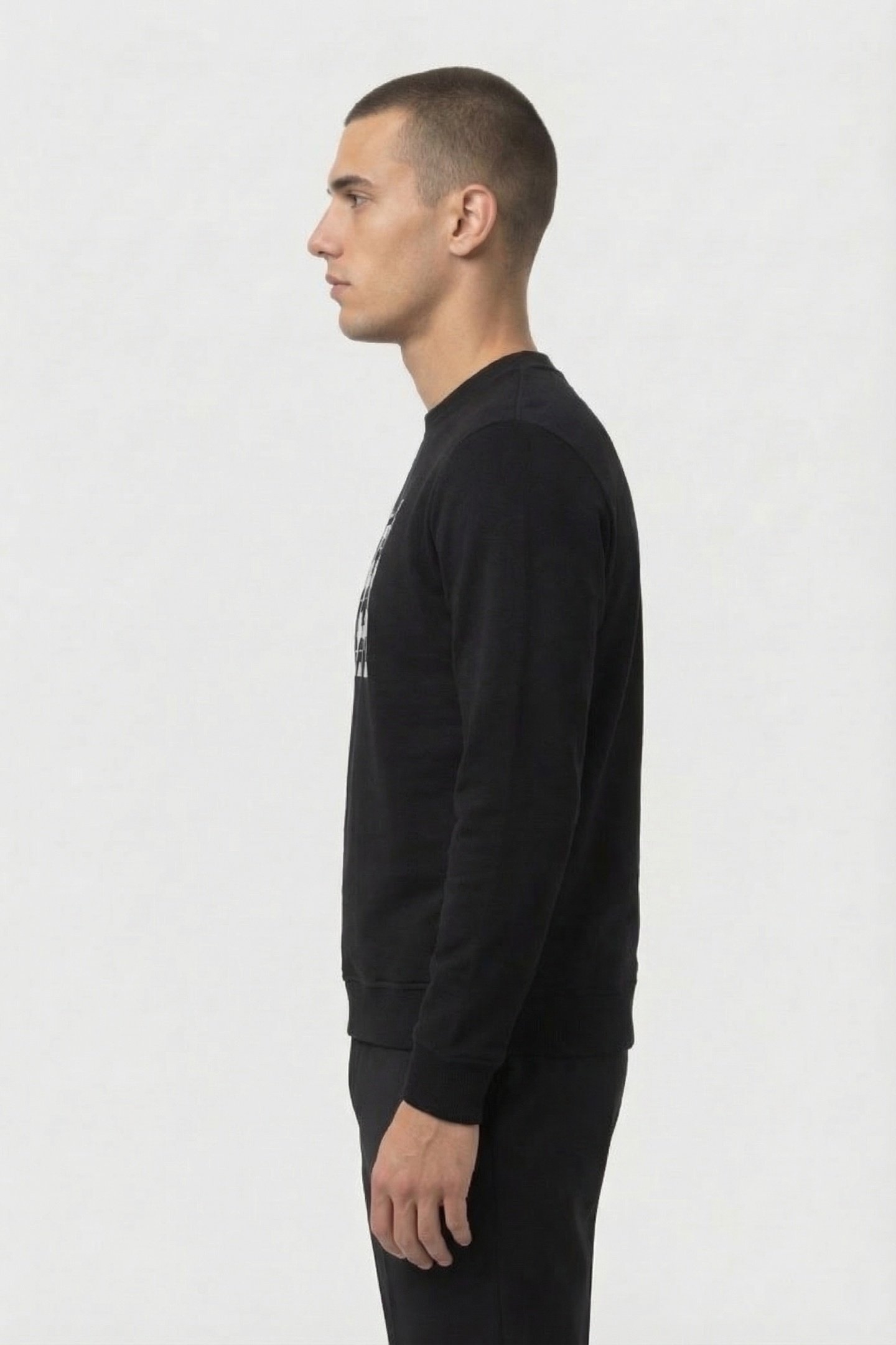 BLACK SWEAT CREWNECK 3