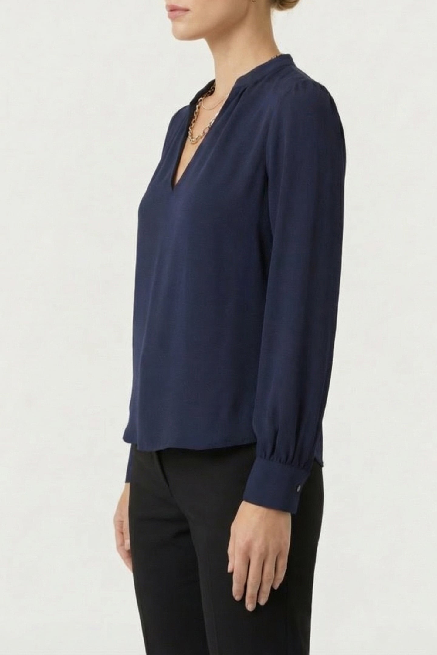 MARCIANO BY GUESS GRETA LS TOP W/ CHAIN NOCTURNAL NAVY 3