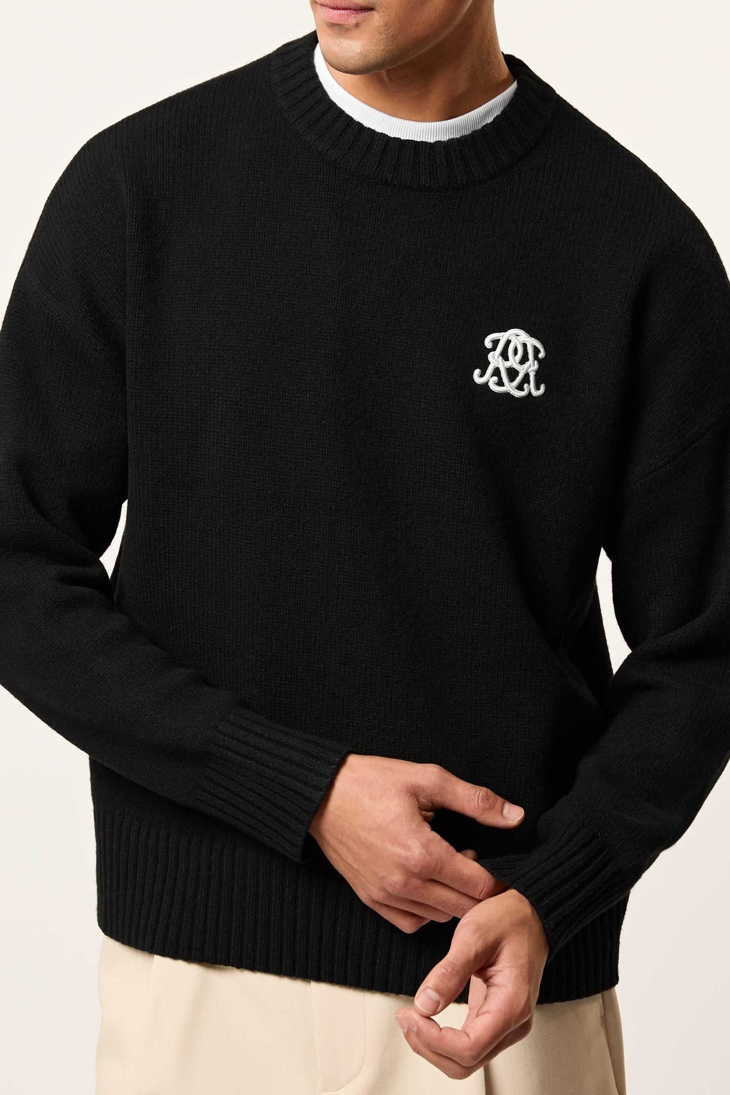 LS MOTIF CREW NECK JUMPER BLACK 3