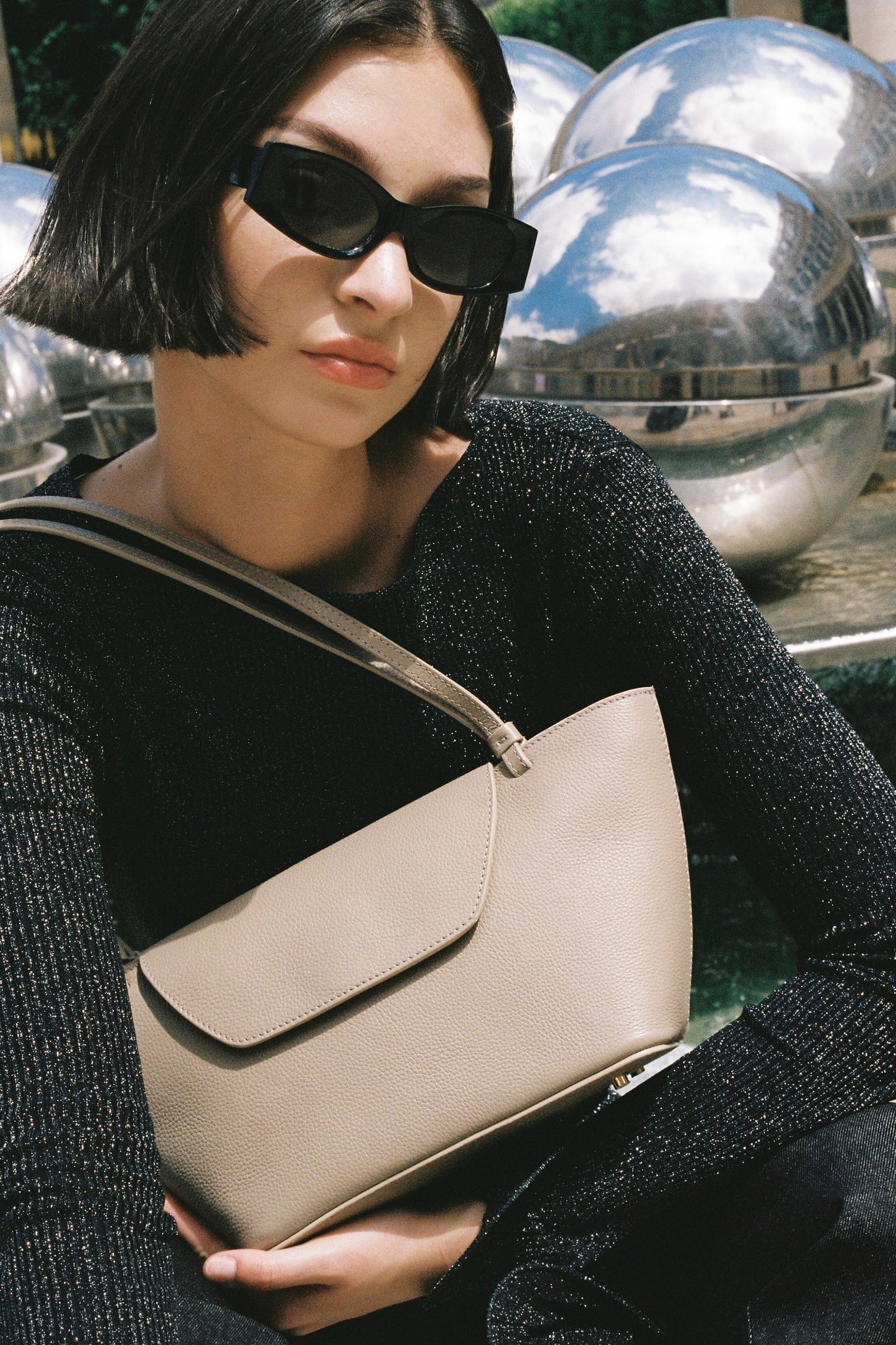 COURRIER TOTE PEBBLED LEATHER TAUPE 5