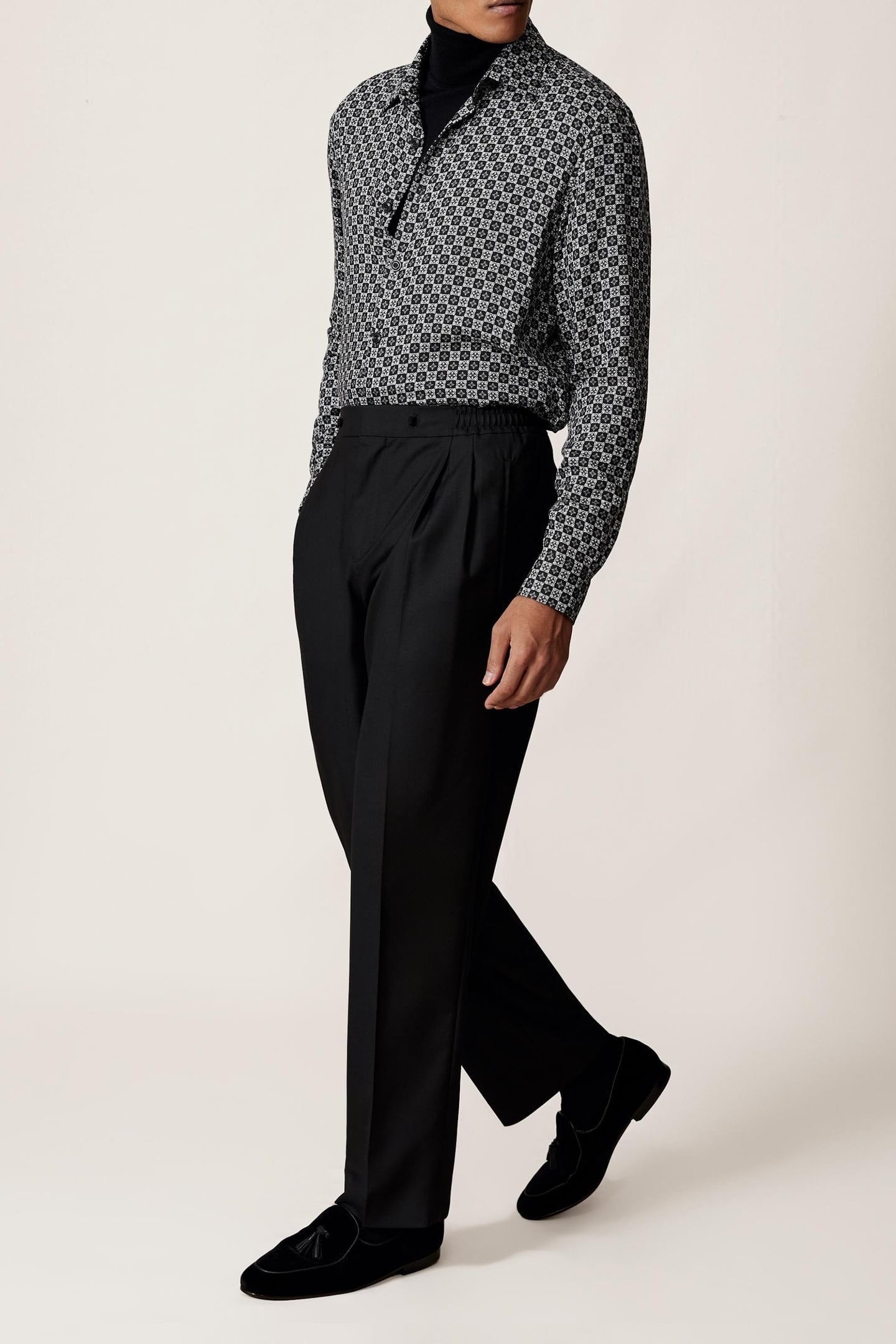 LS MEDALLION PRINTED SHIRT BLACK 2