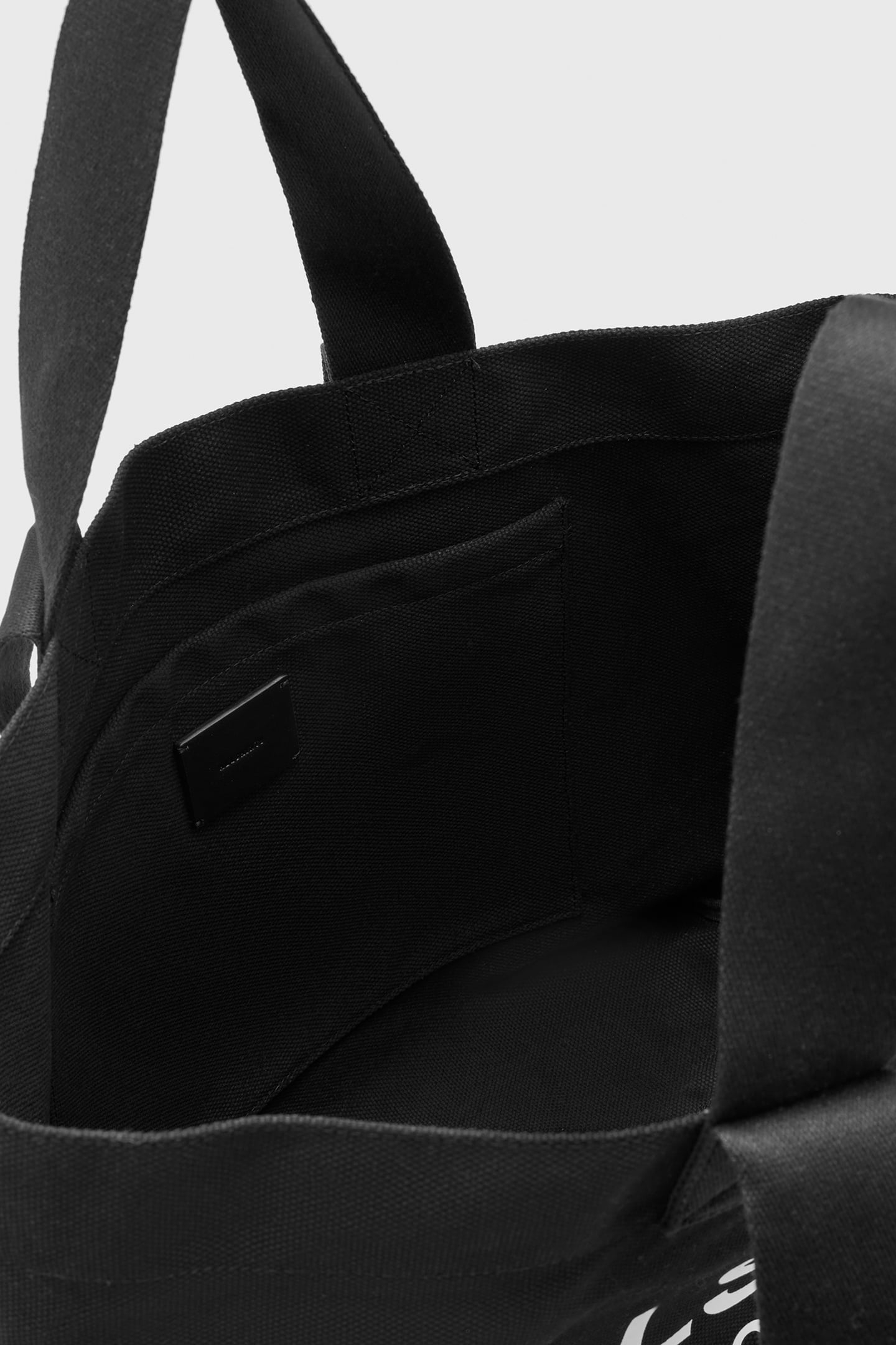 ALI CANVAS E/W TOTE BLACK/WHITE 5