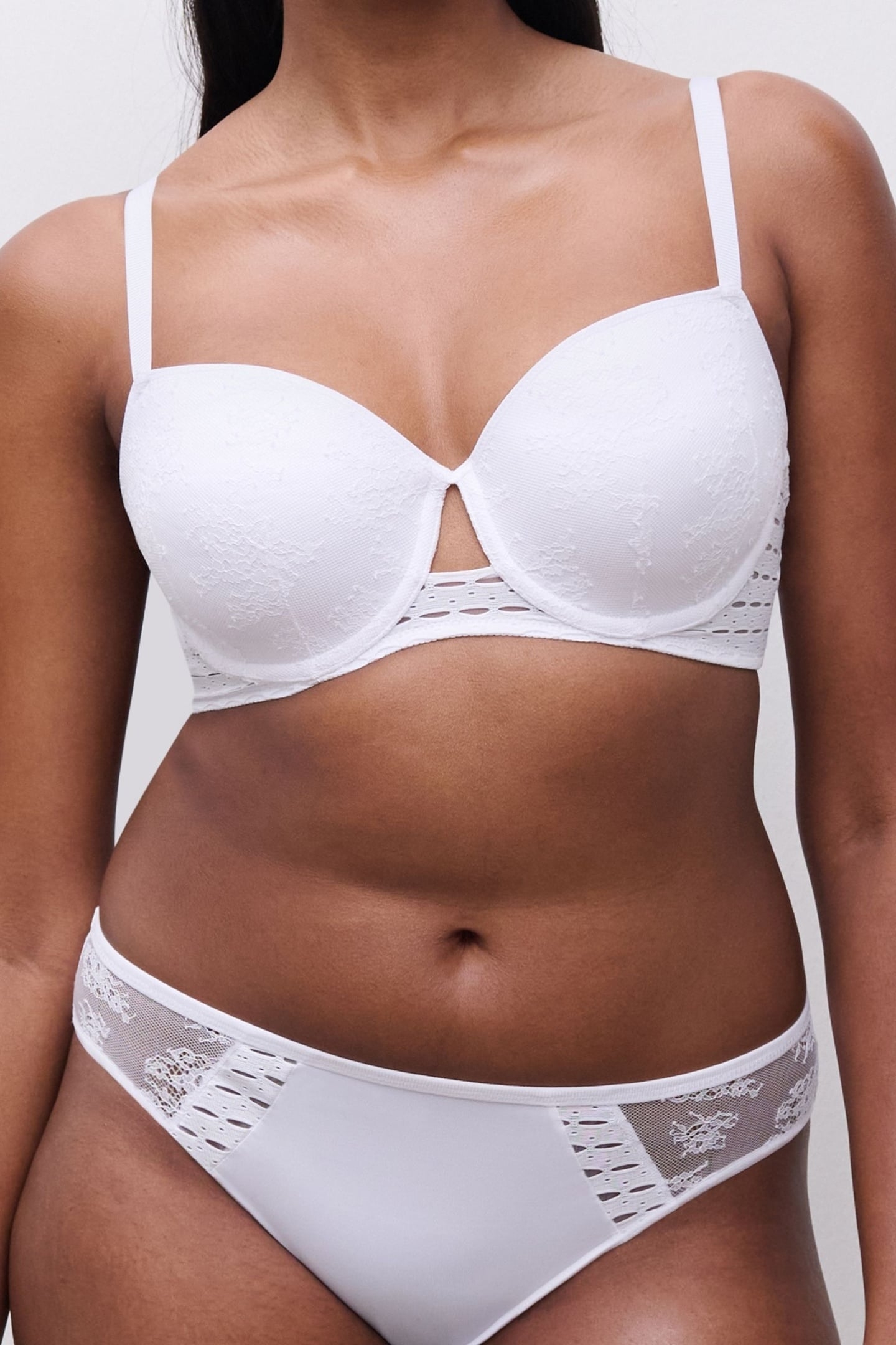 CO BRA TSHIRT HALF CUP WHITE 1