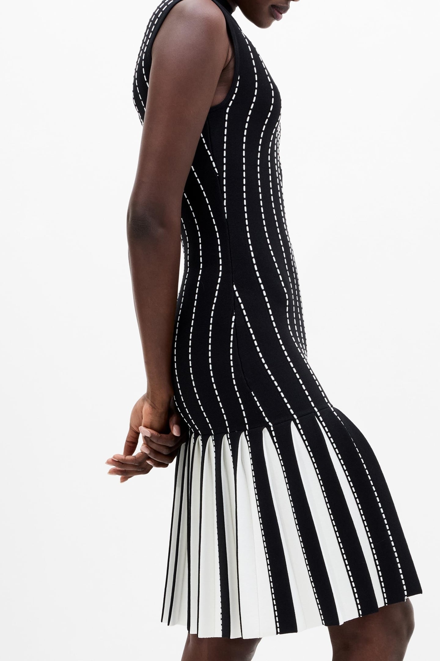 MARI SLVLSS PLEATED DRESS BLACKOUT WINTER WHIT 3