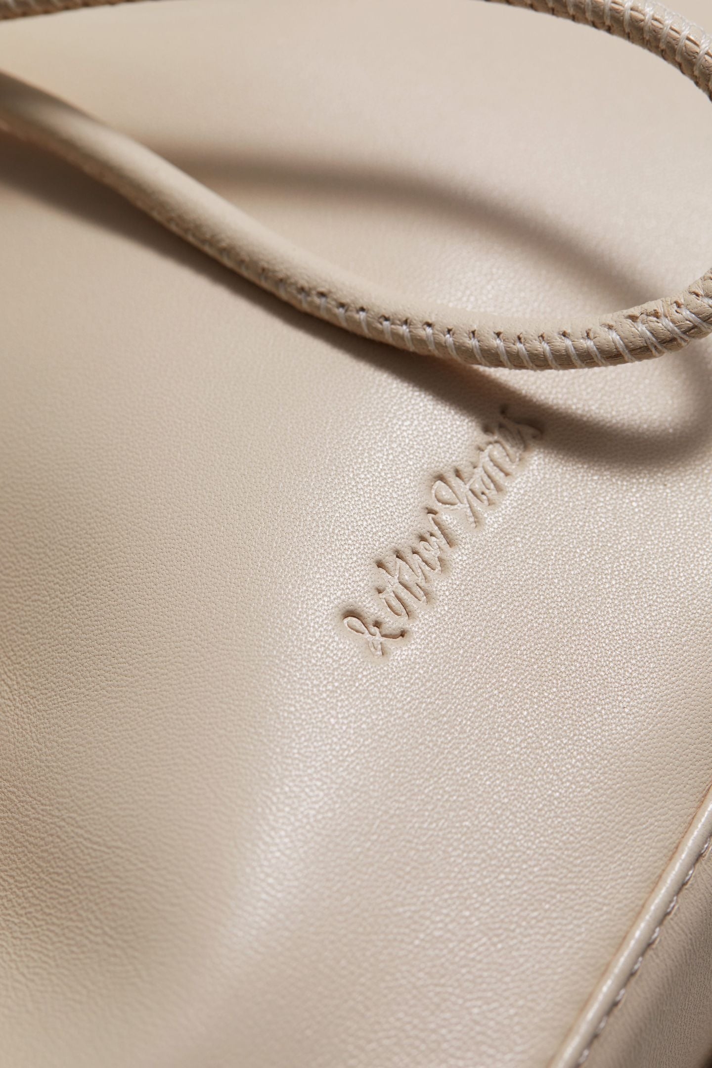 TONI MEDIUM BUCKET BEIGE 5