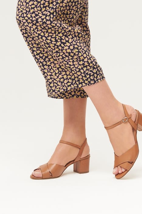 TABITHA SANDAL SADDLE 2