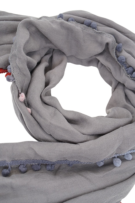 OBLONG SCARF GREY WITH FRINGES 2