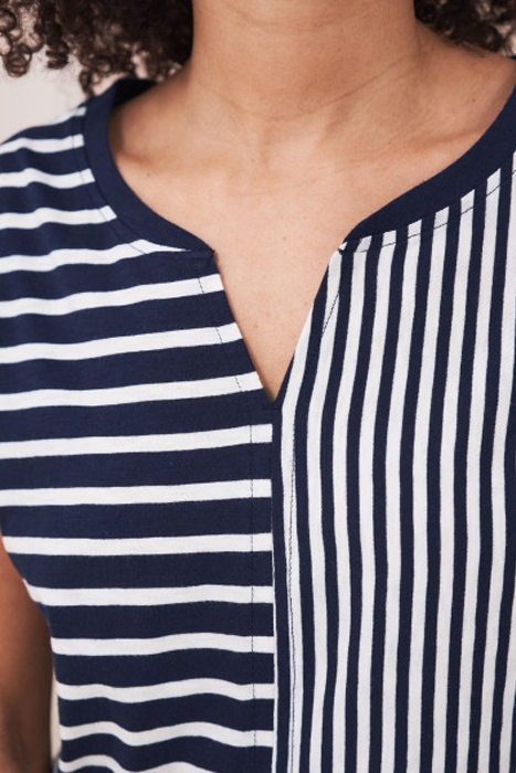 NELLY NOTCH STRIPE TEE NAVY MULTI 2