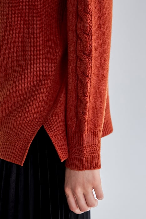 TOMETTE RED SWEATER, ENGRAVED BUTTONS ON SHOULDER 7