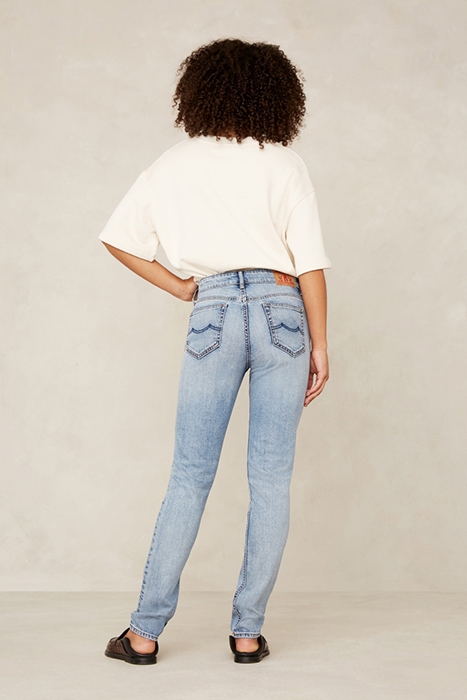 JUNO LIGHT WELL WORN 2