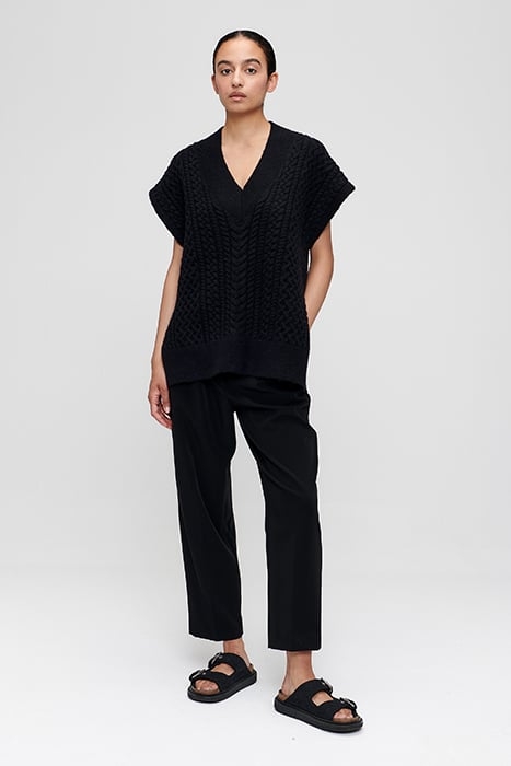 CLAUDE SLEEVELESS TOP BLACK 2