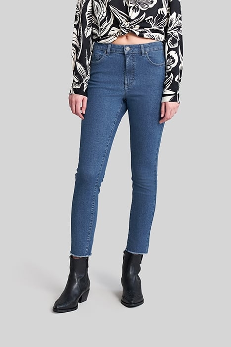 SUMMER BLUE WATERLESS SCULPT UP SLIM JEANS 1