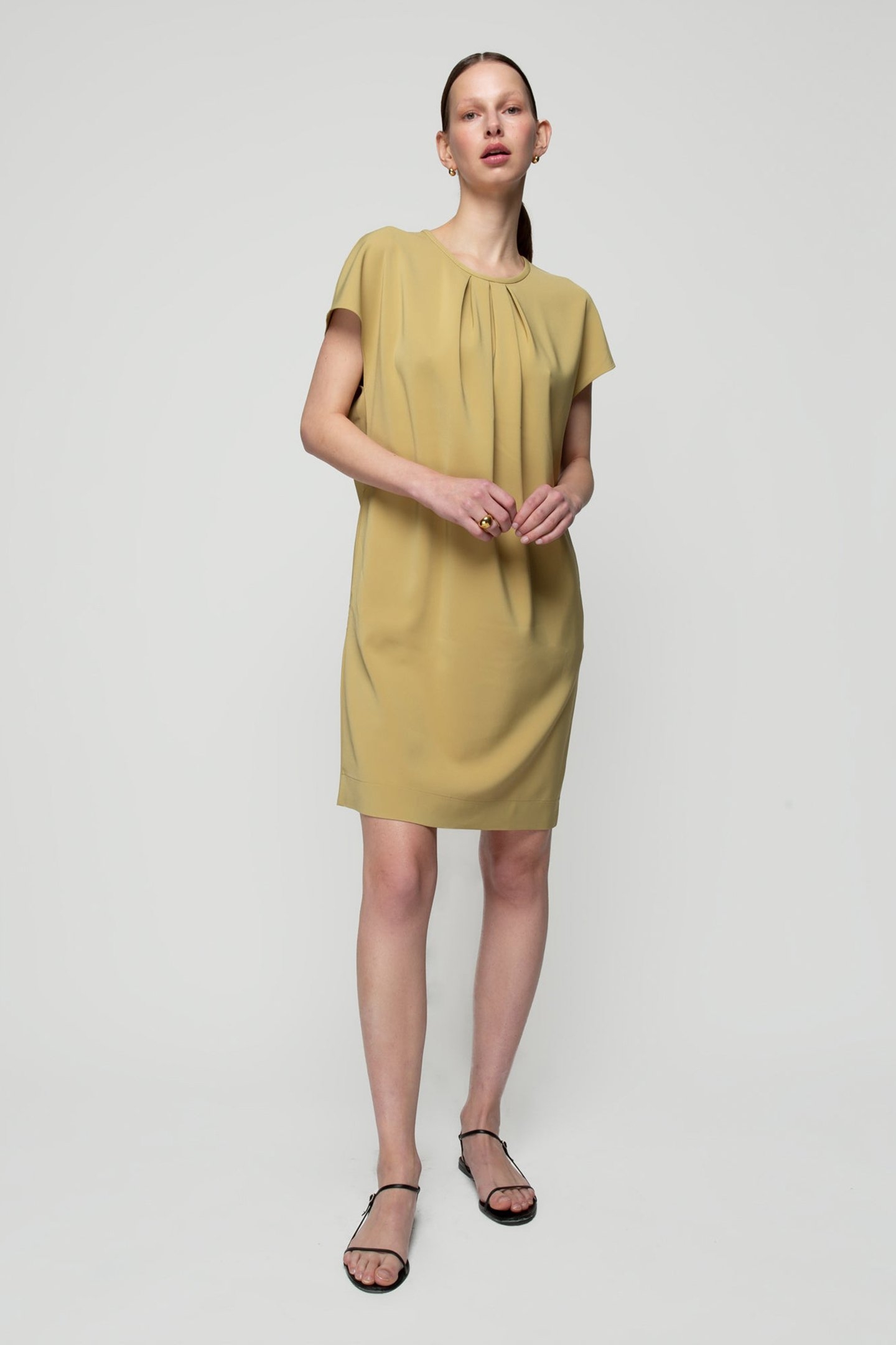 CREPE PLEATED DRESS GOLDEN KHAKI 1