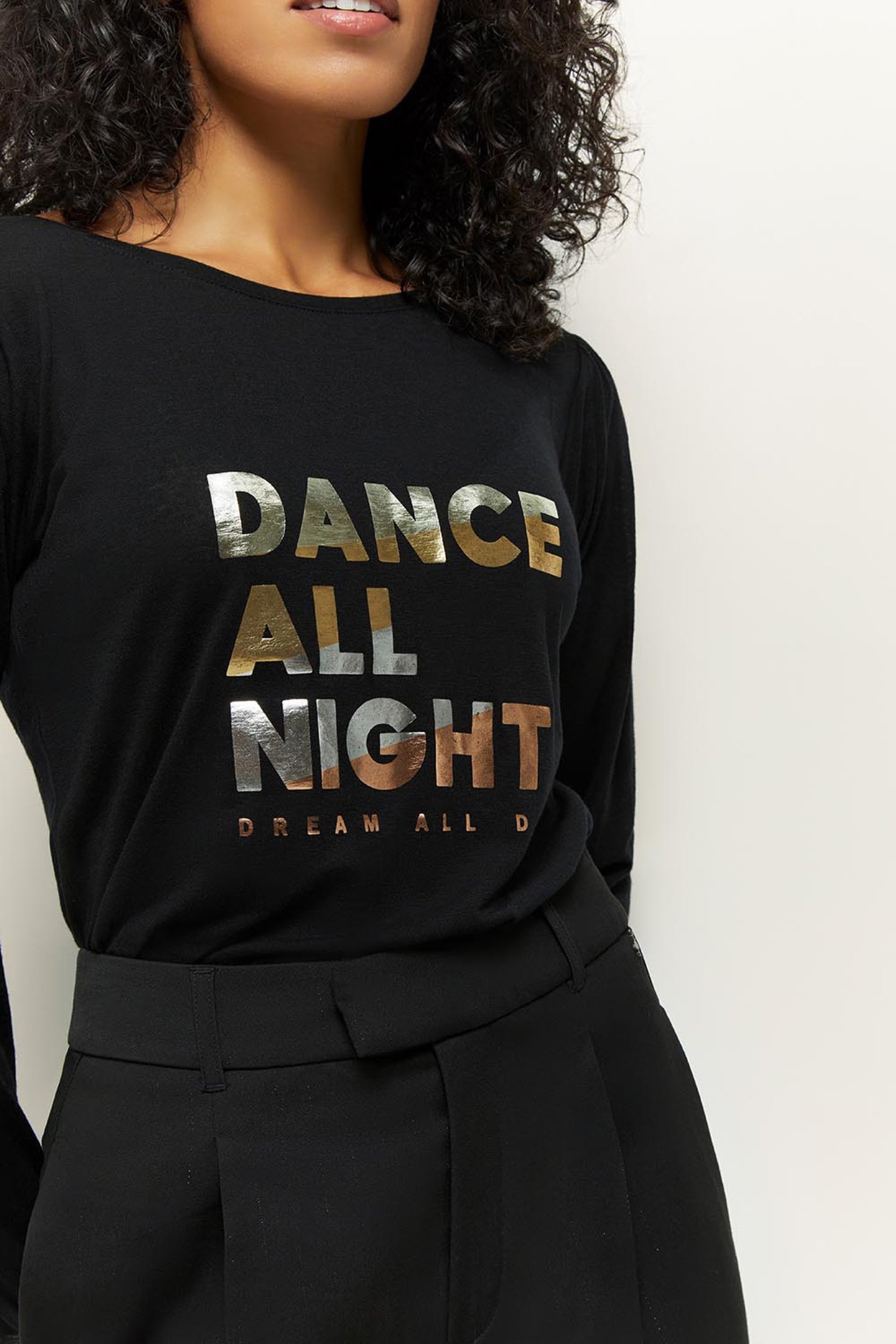 MIRCO _ BLACK T_SHIRT WITH METALLIC MESSAGE AND BACK NECKLIN 4