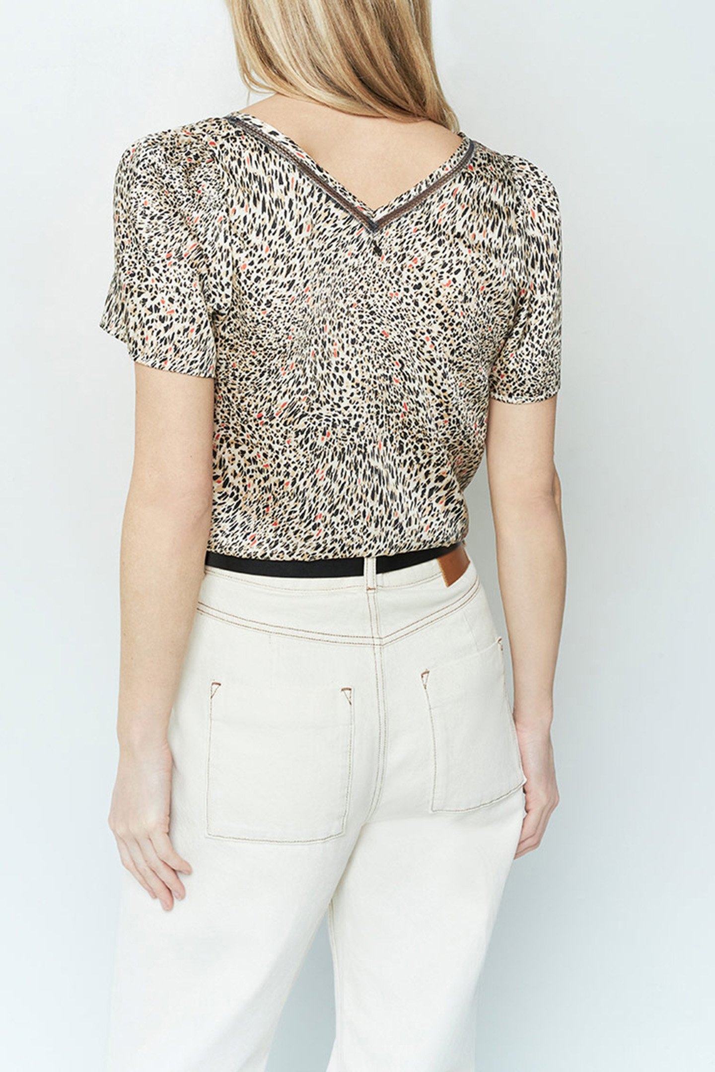 CAPA _ BEIGE TOP WITH COOL LEO PRINT IN RECYCLED POLYESTER T 2