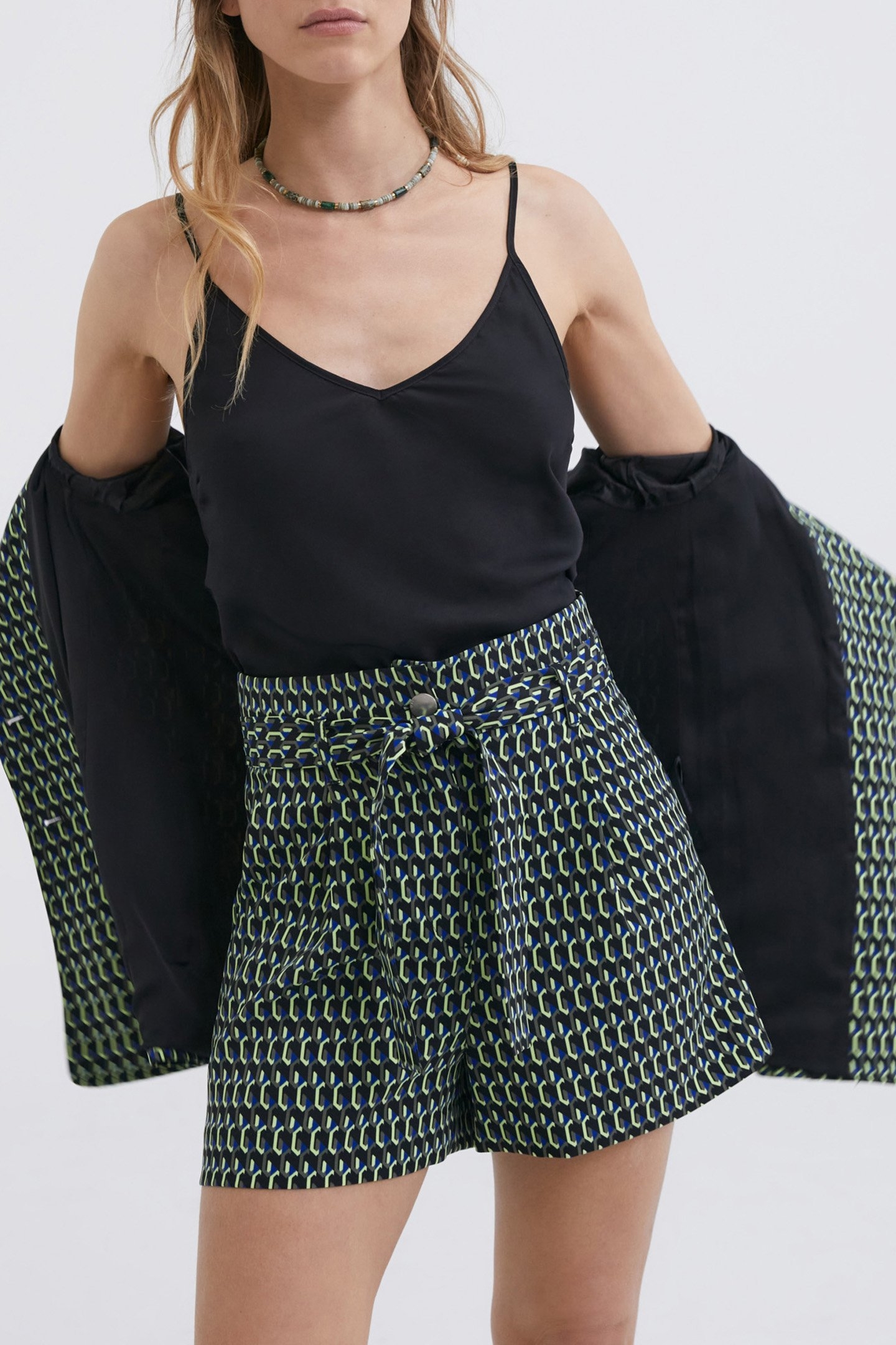 BLACK GRAPHIC PRINT HIGH_WAIST SHORTS 4