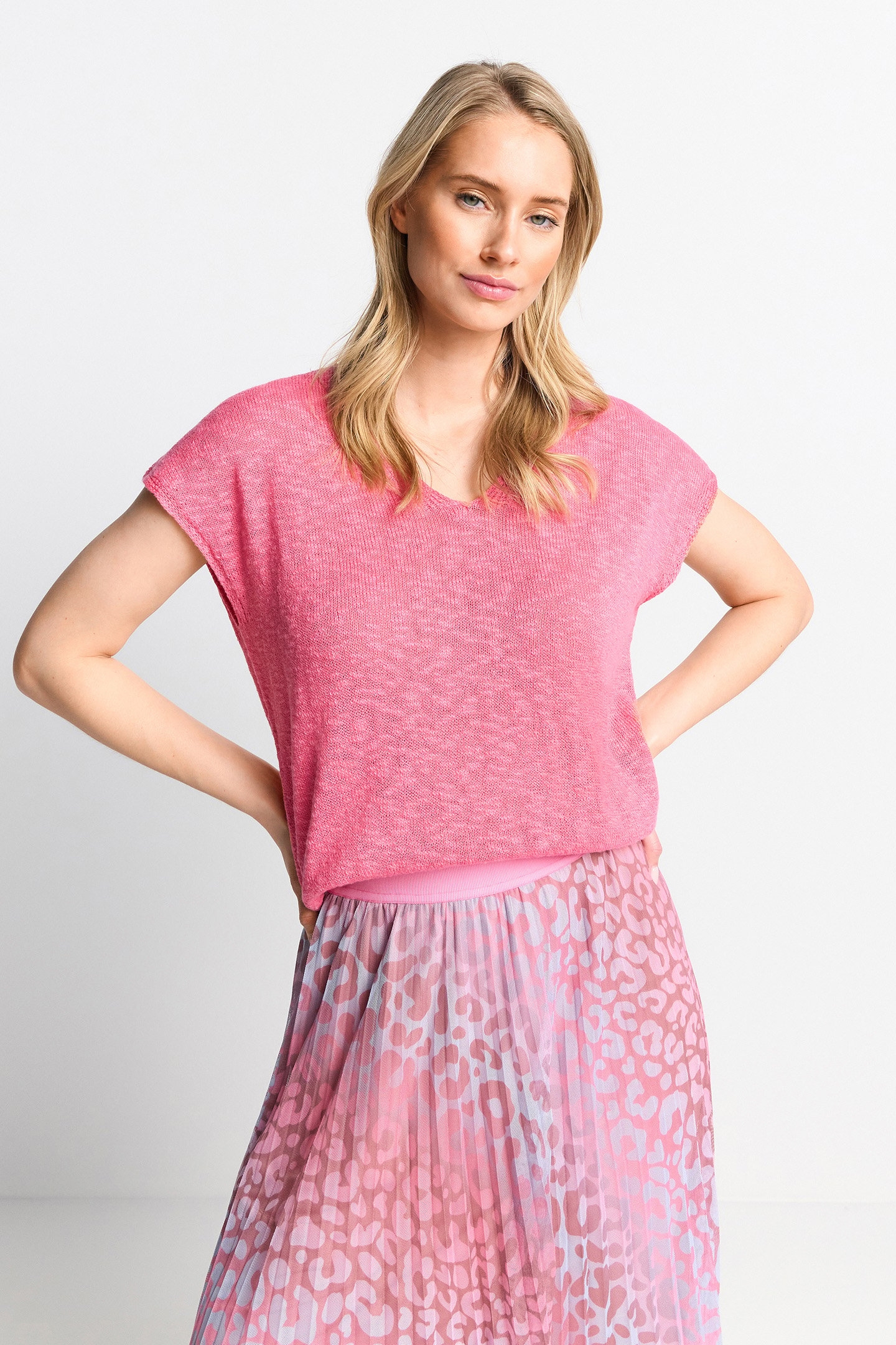 V-NECK SLEEVELESS SORBET PINK 1