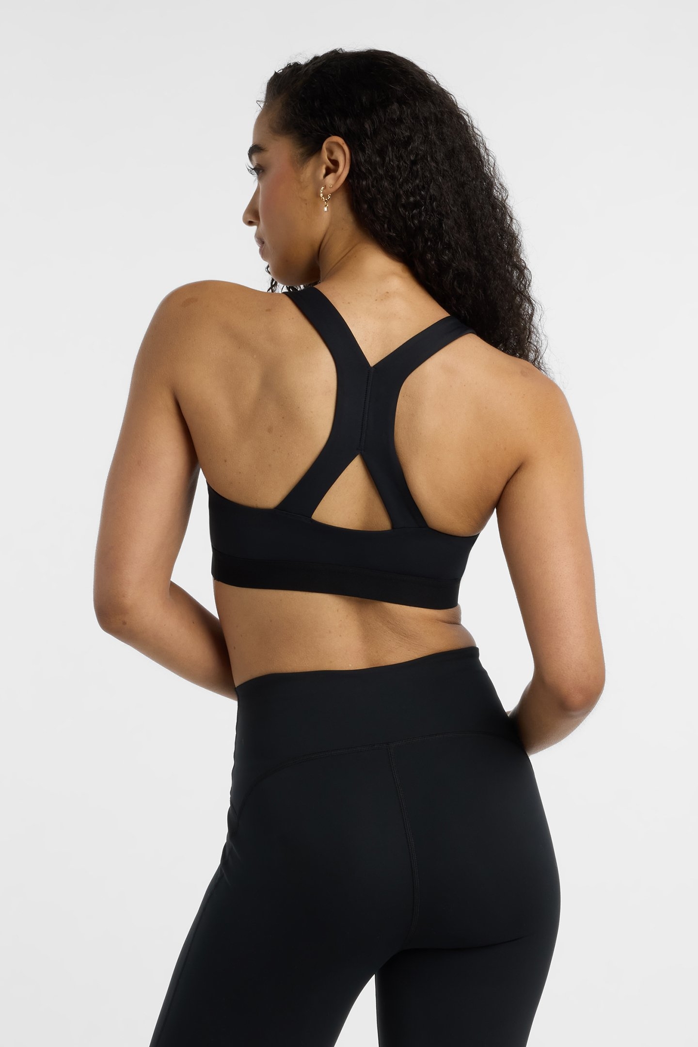 NB SPORTS BRA IN BLACK 2