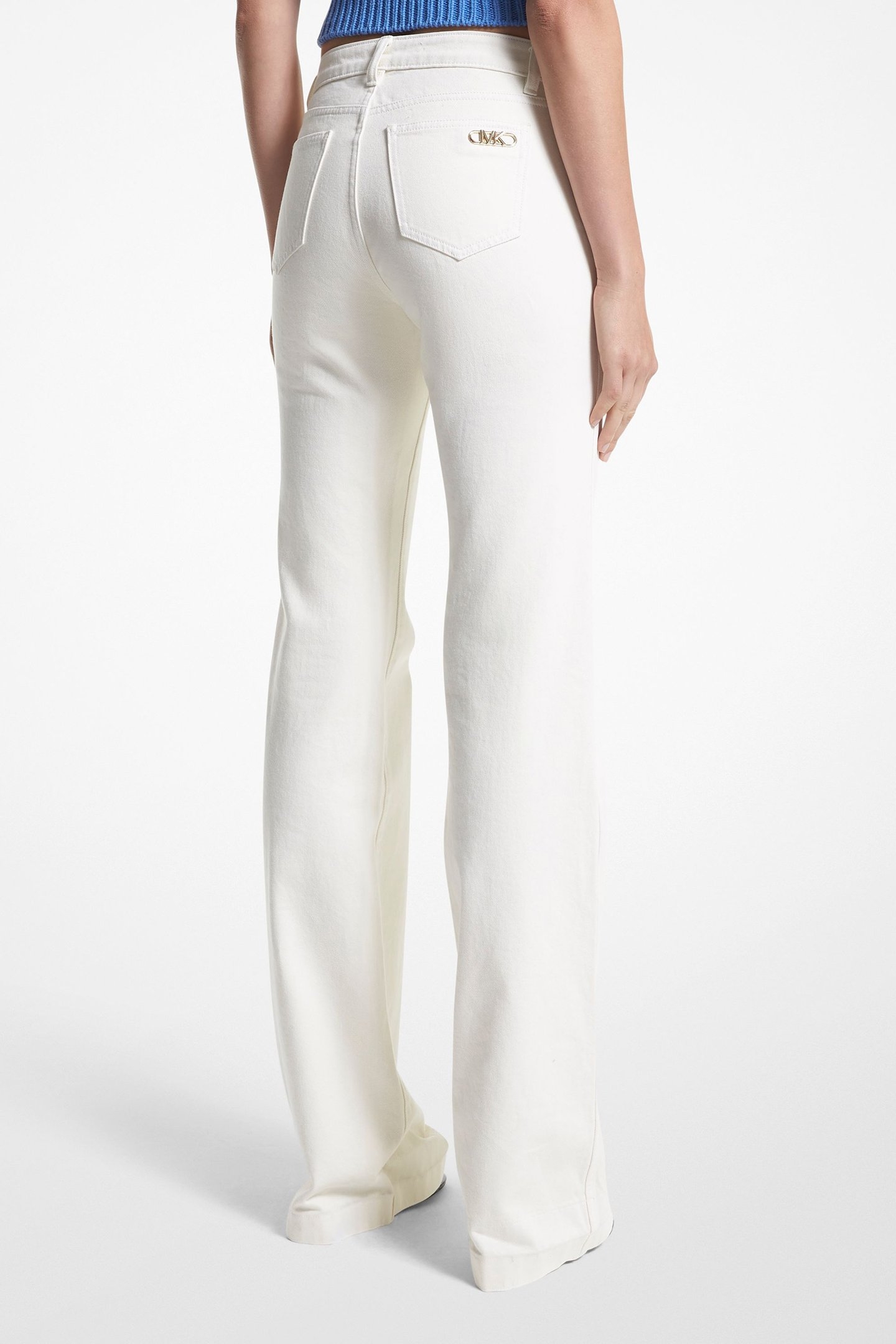 FLARED DENIM JEANS WITH CHAIN BELT IN WHITE 2