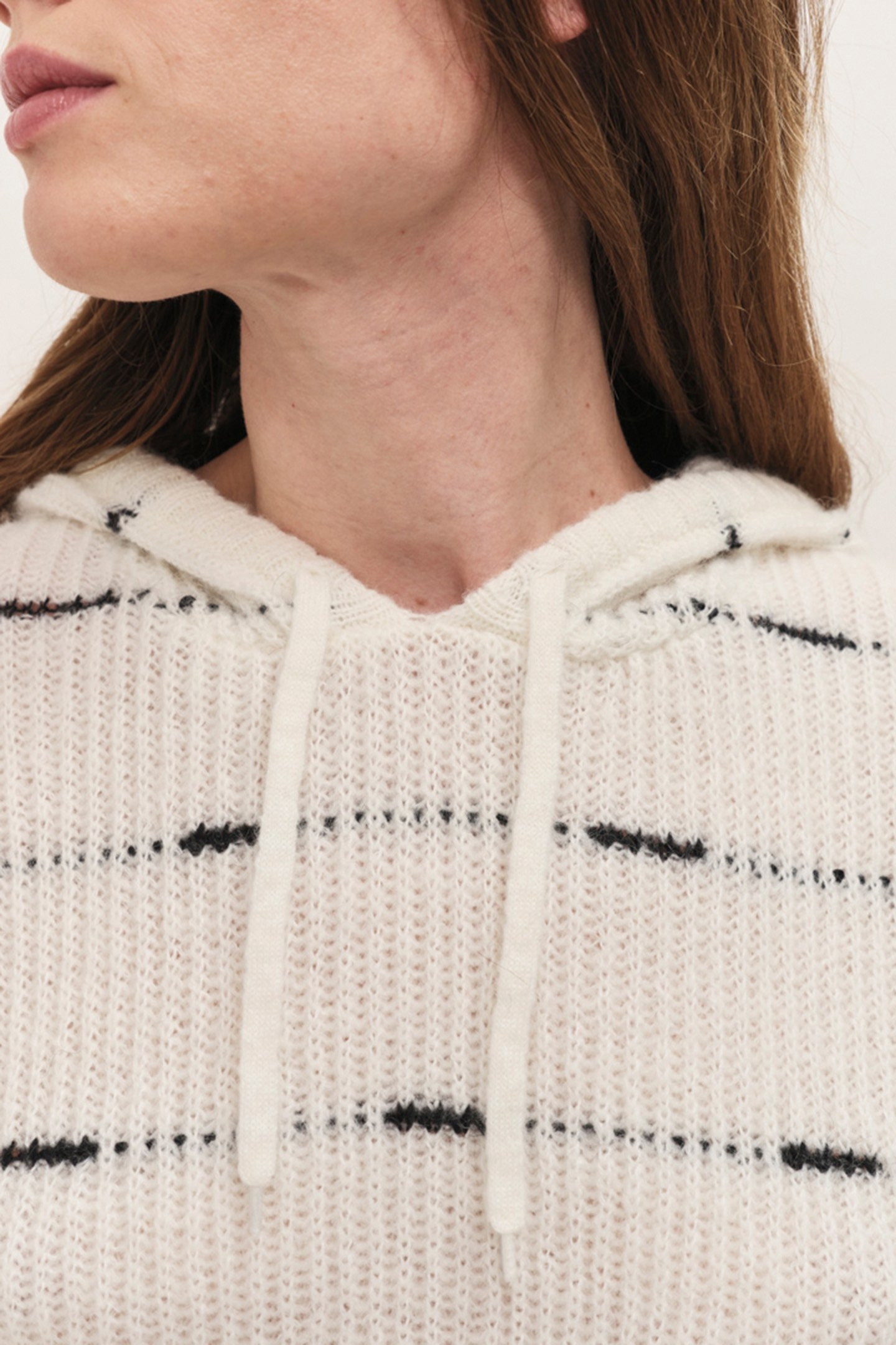 TWILL - IVORY KNITTED HOODIE WITH BLACK STRIPES 6
