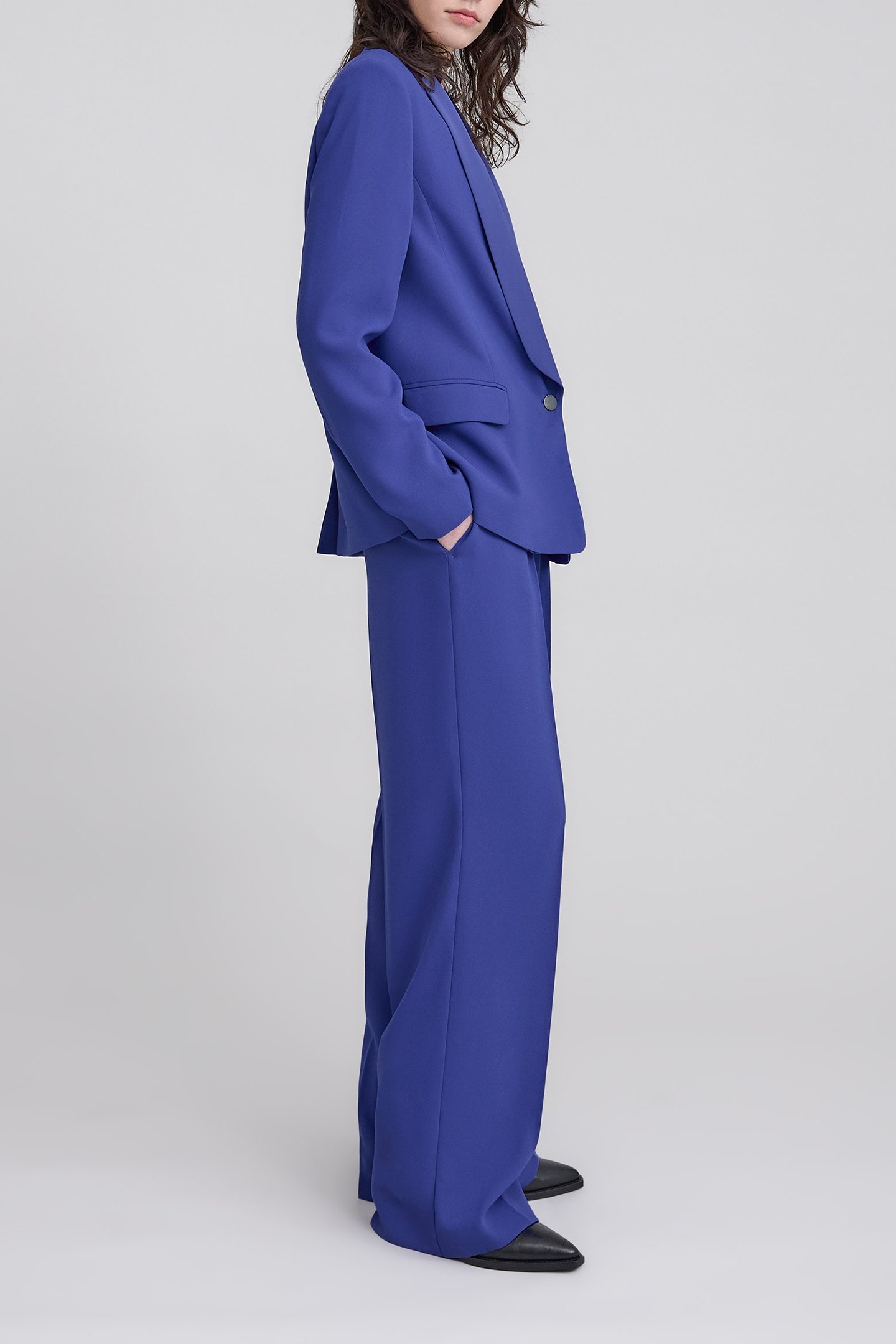OVERSIZED SHAWL COLLAR SUIT JACKET IN ROYAL BLUE 5