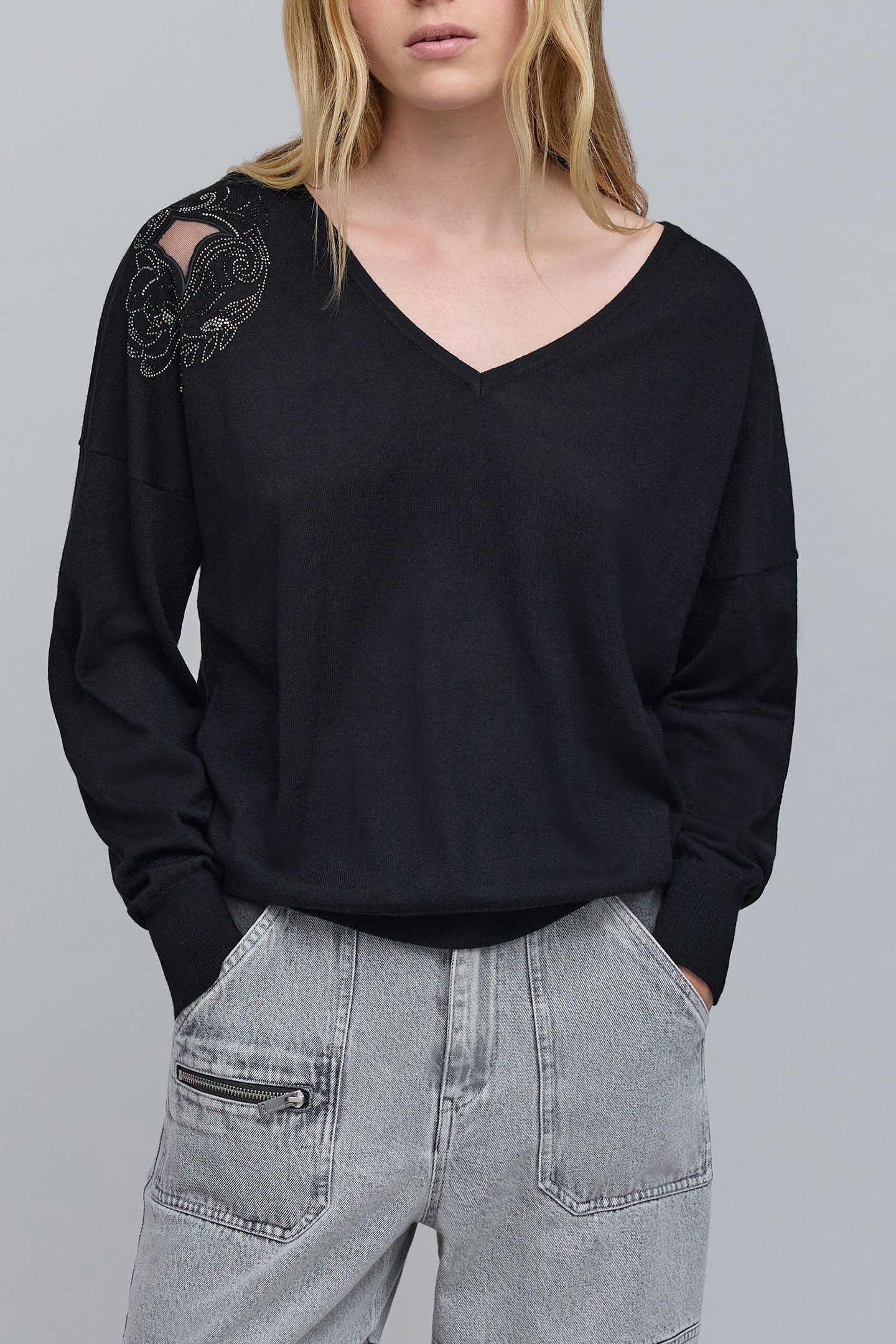 BLACK FRONT/BACK KNIT SWEATER WITH FLOWERS 1