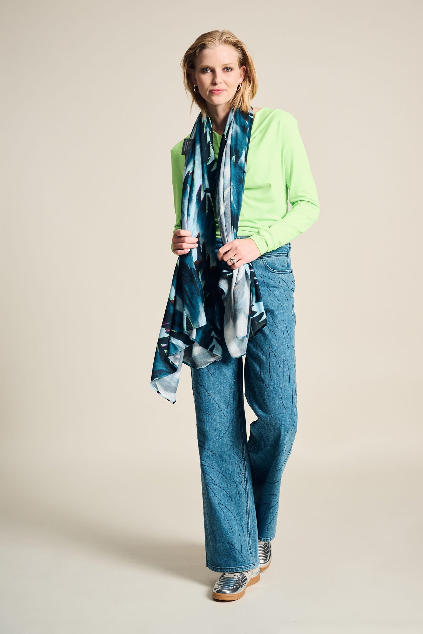 SHAWL - FEATHERS BLUE 3