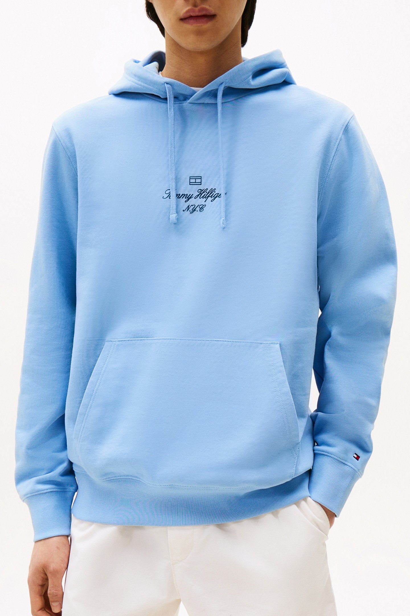 OUTLINE FLAG SCRIPT MEDIUM FIT HOODIE CLOUDY BLUE 1