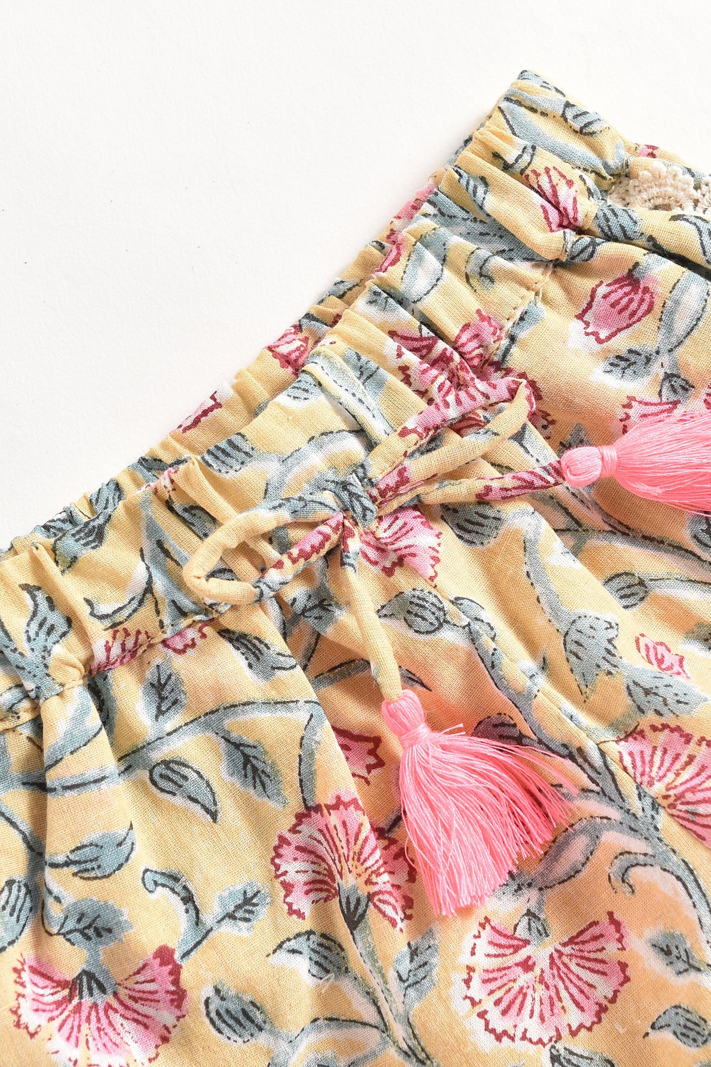 SHORTS VALLALOID LEMON FLOWERS 7