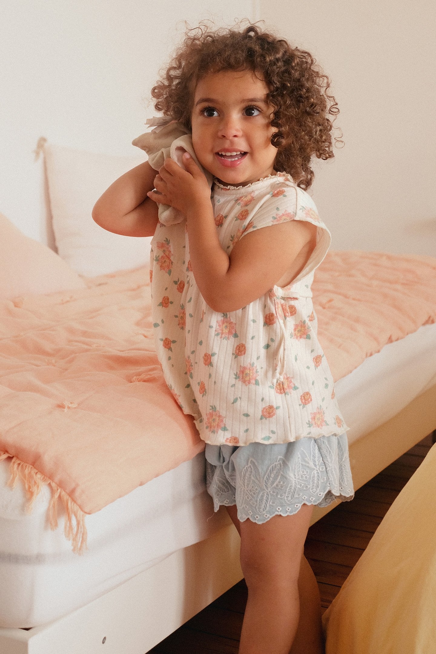 TOP ANGIKA OFF-WHITE FLOWERS 4