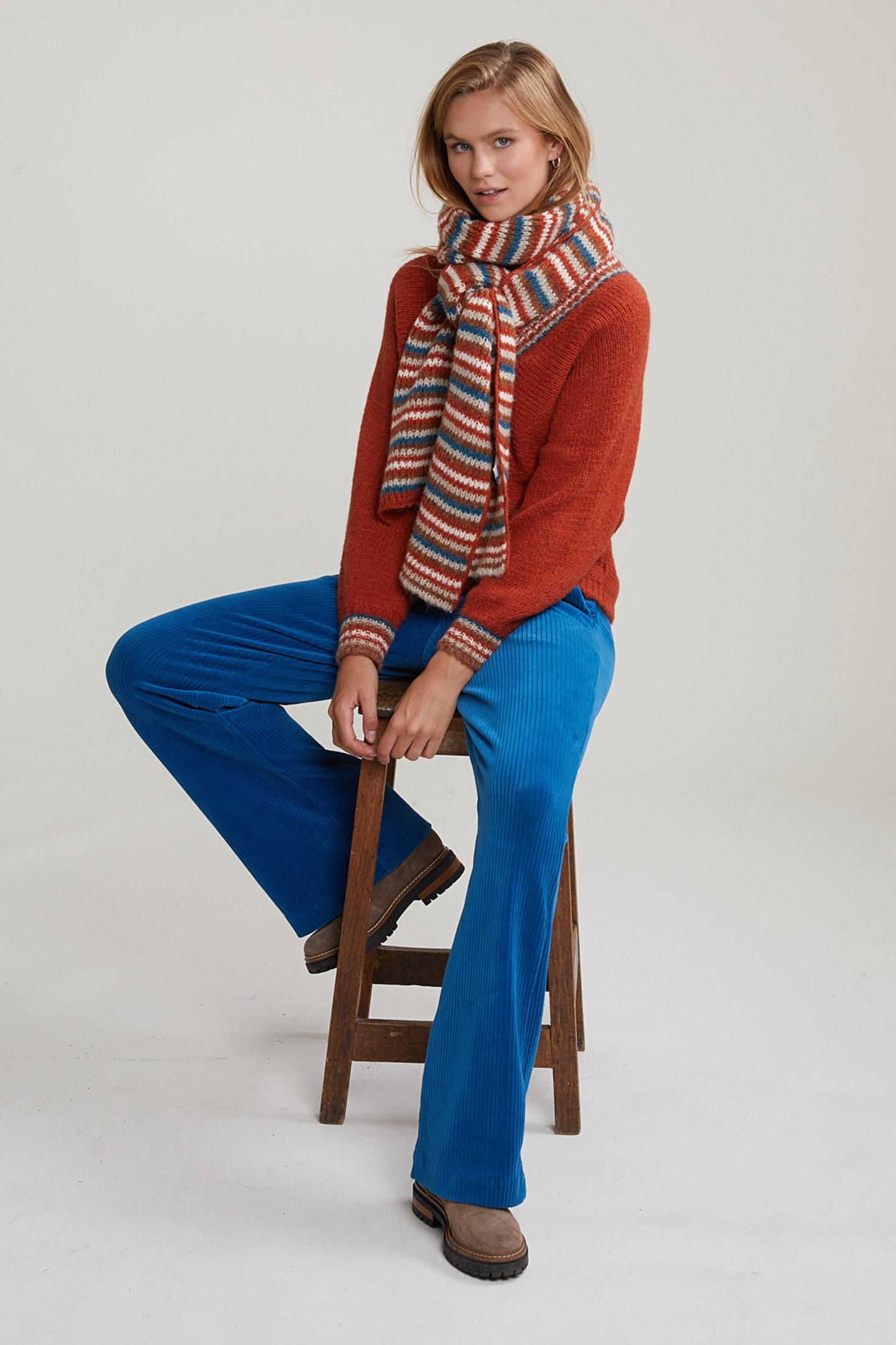 ORANGE SWEATER STRIPED V-NECK 3