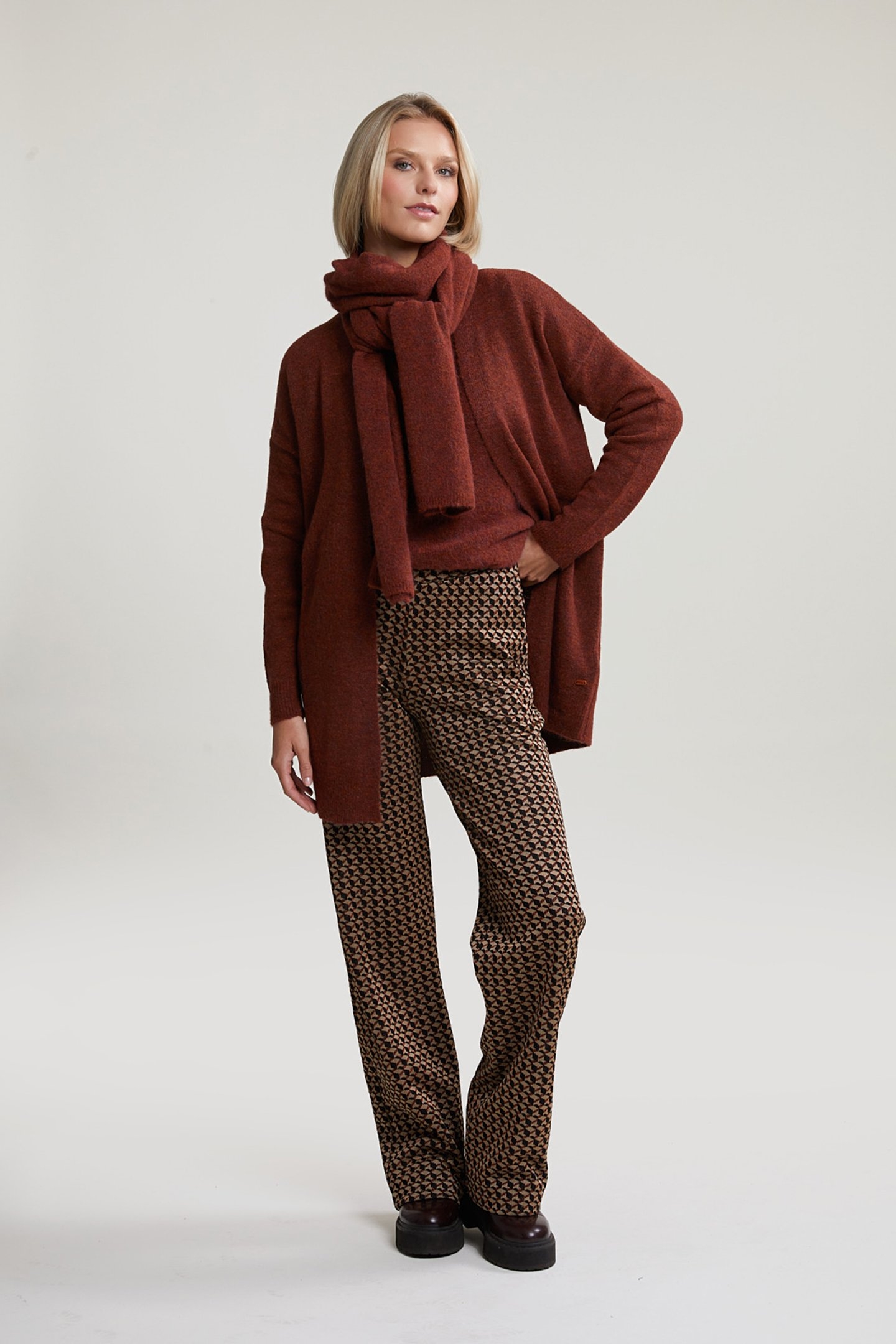 BROWN LONG V-NECK CARDIGAN LONG SLEEVES 3