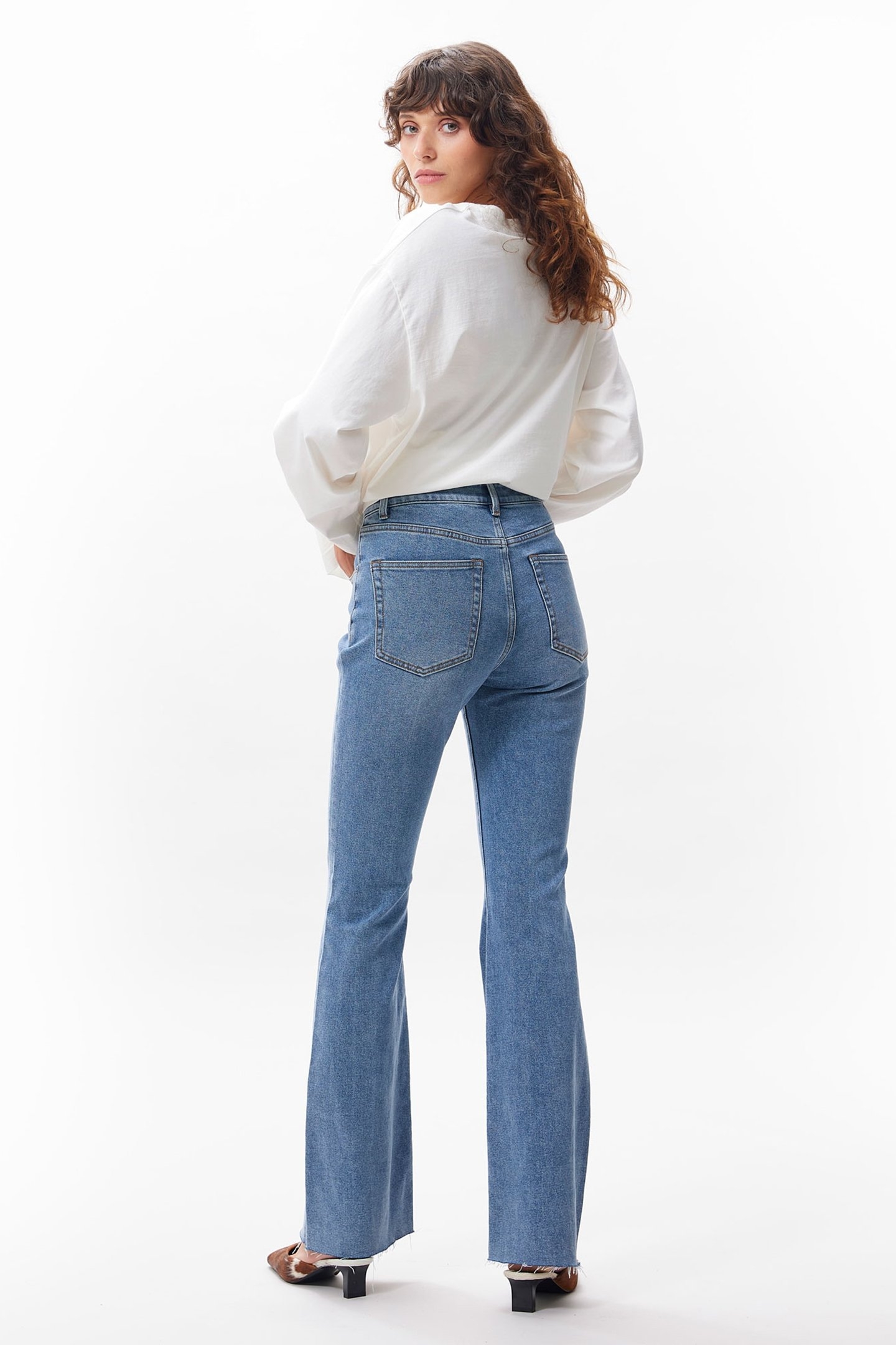 FLARE FIT JEANS TRUE BLUE 2