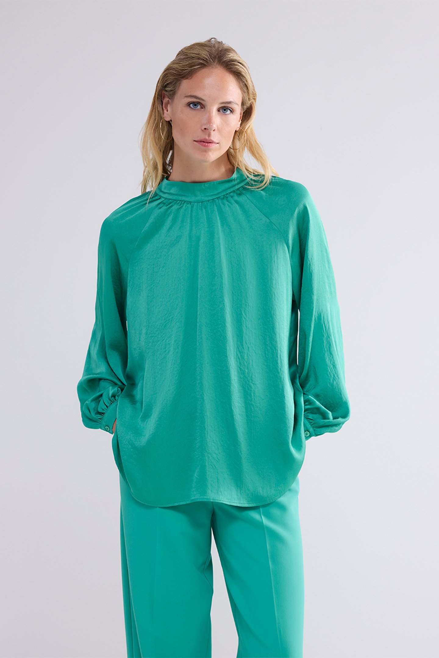 TOP HIGH NECK SILKY TOUCH PEACOCK 1