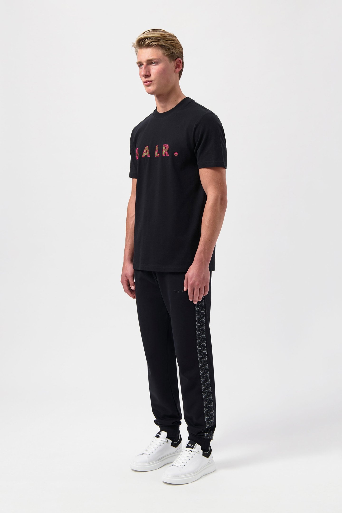 BALR. MONOGRAM EMBRO T-SHIRT JET BLACK/TIBETIAN RED 5
