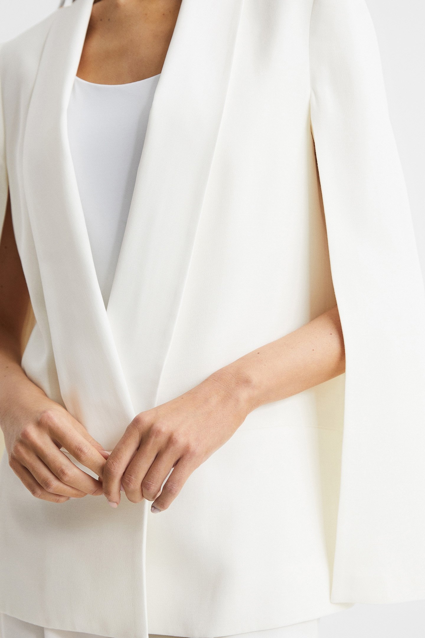 YANA-TUXEDO CAPE CREAM 8