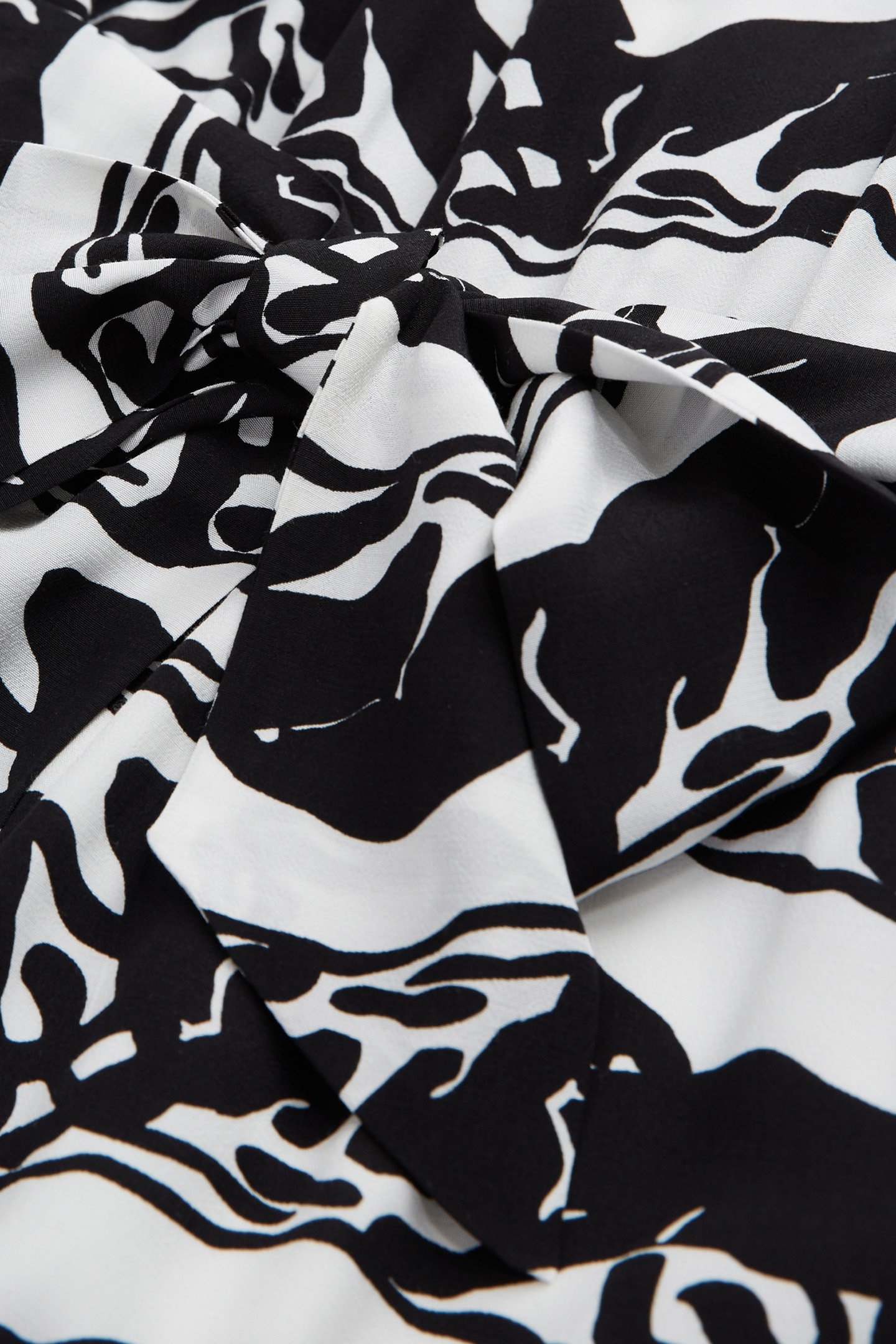 LONG-SLEEVED KNOTTED SHORT DRESS BLACK/WHITE 2