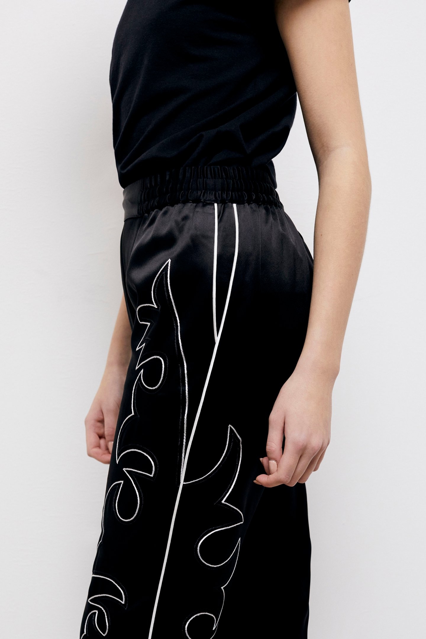 PANTS WITH ELASTICATED WAIST BLACK 5