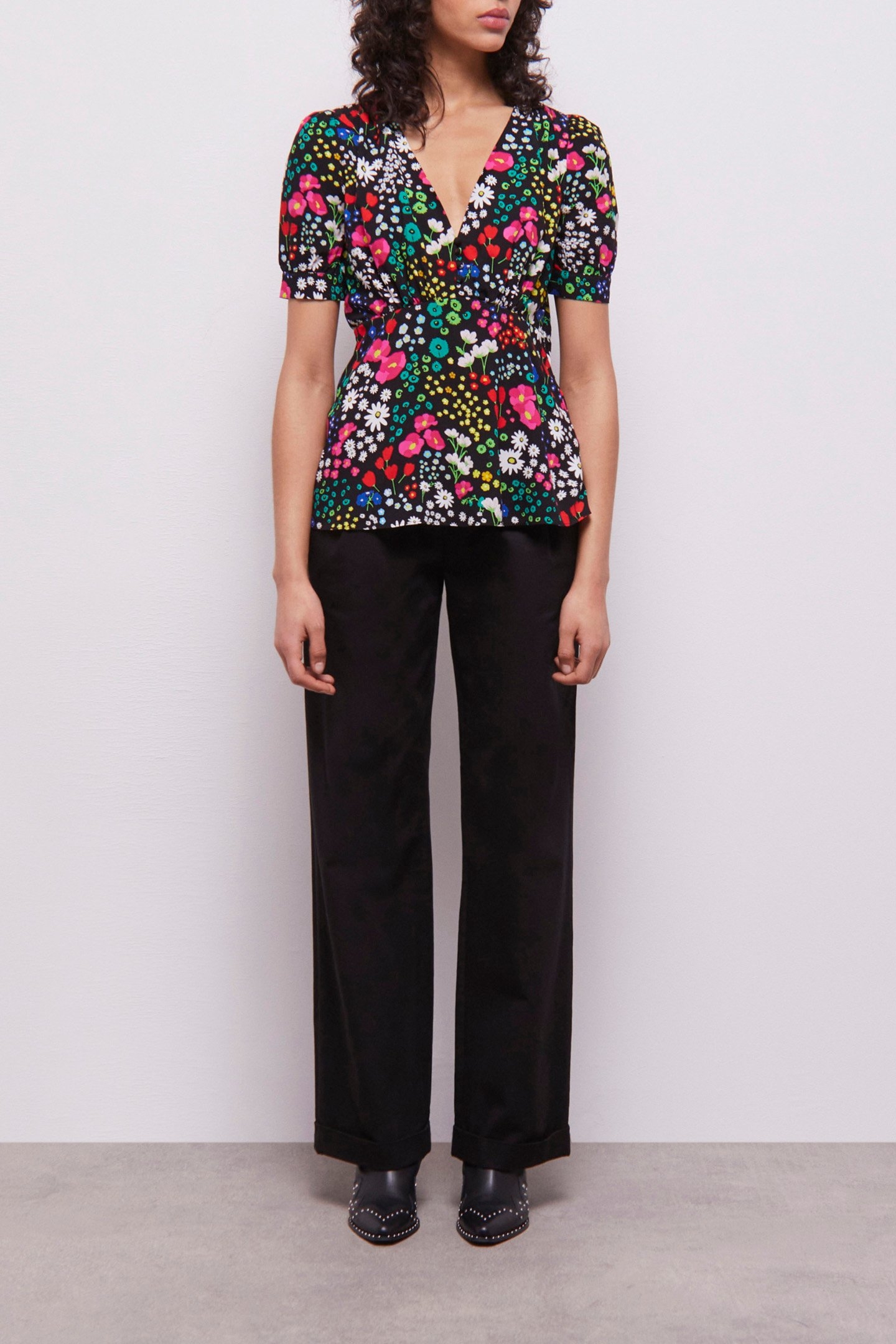 SHORT SLEEVE V-NECK TOP MULTICOLOR 2