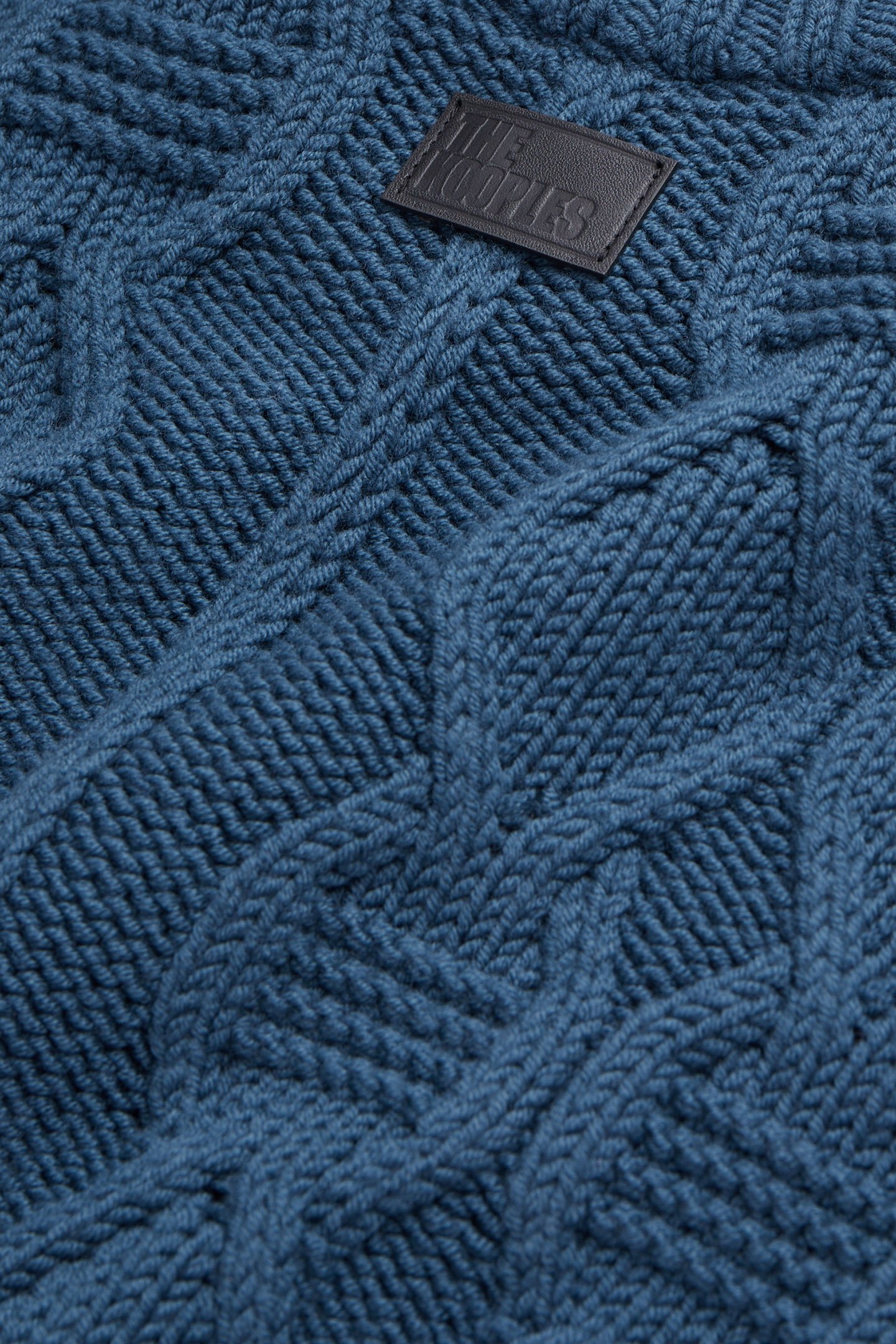 ROUND NECK SWEATER WITH CABLE PATTERN BLUE PETROL 2