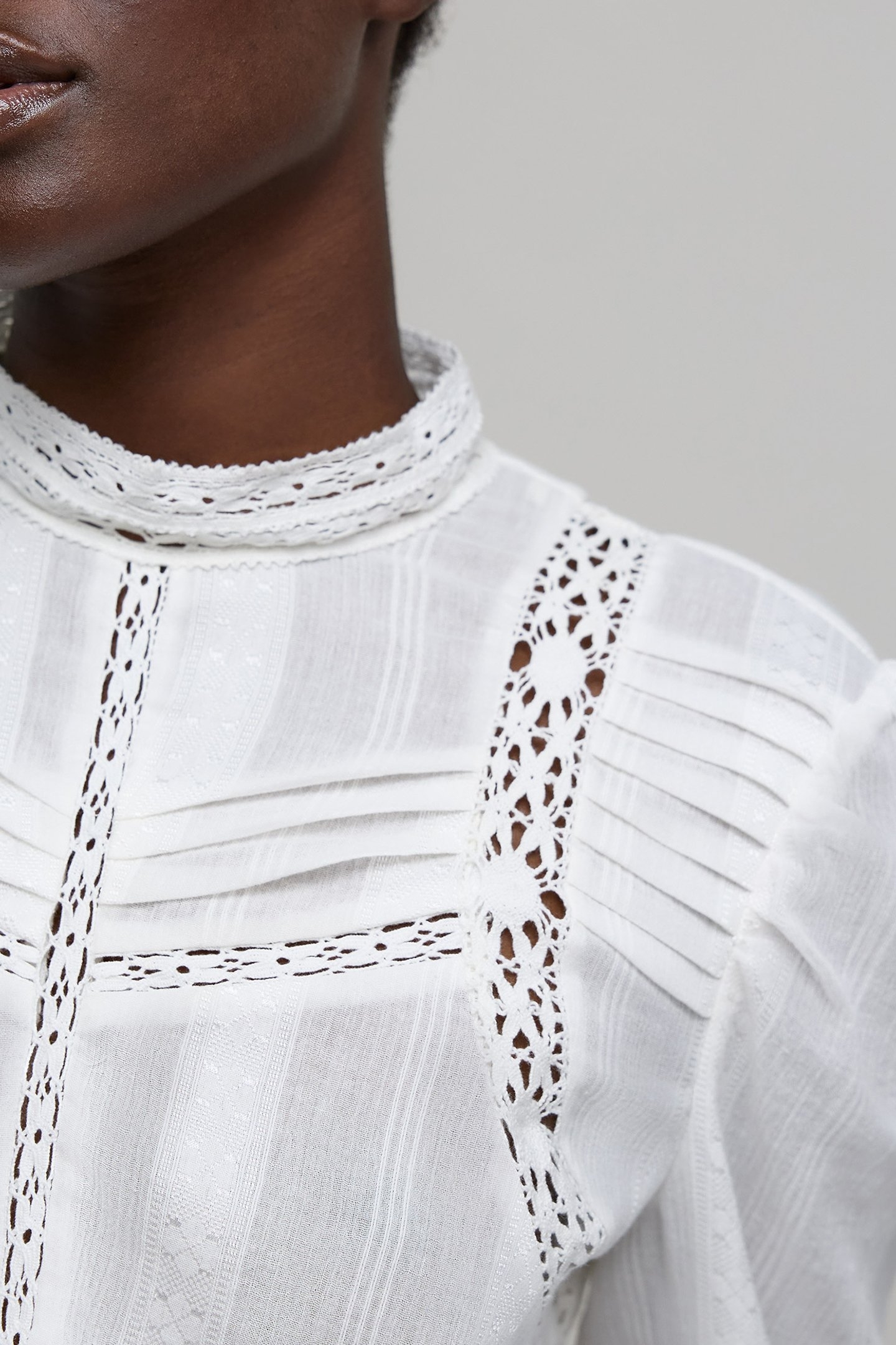 OFF-WHITE BLOUSE WITH PLEATS AND LACE DETAILS 'S 5