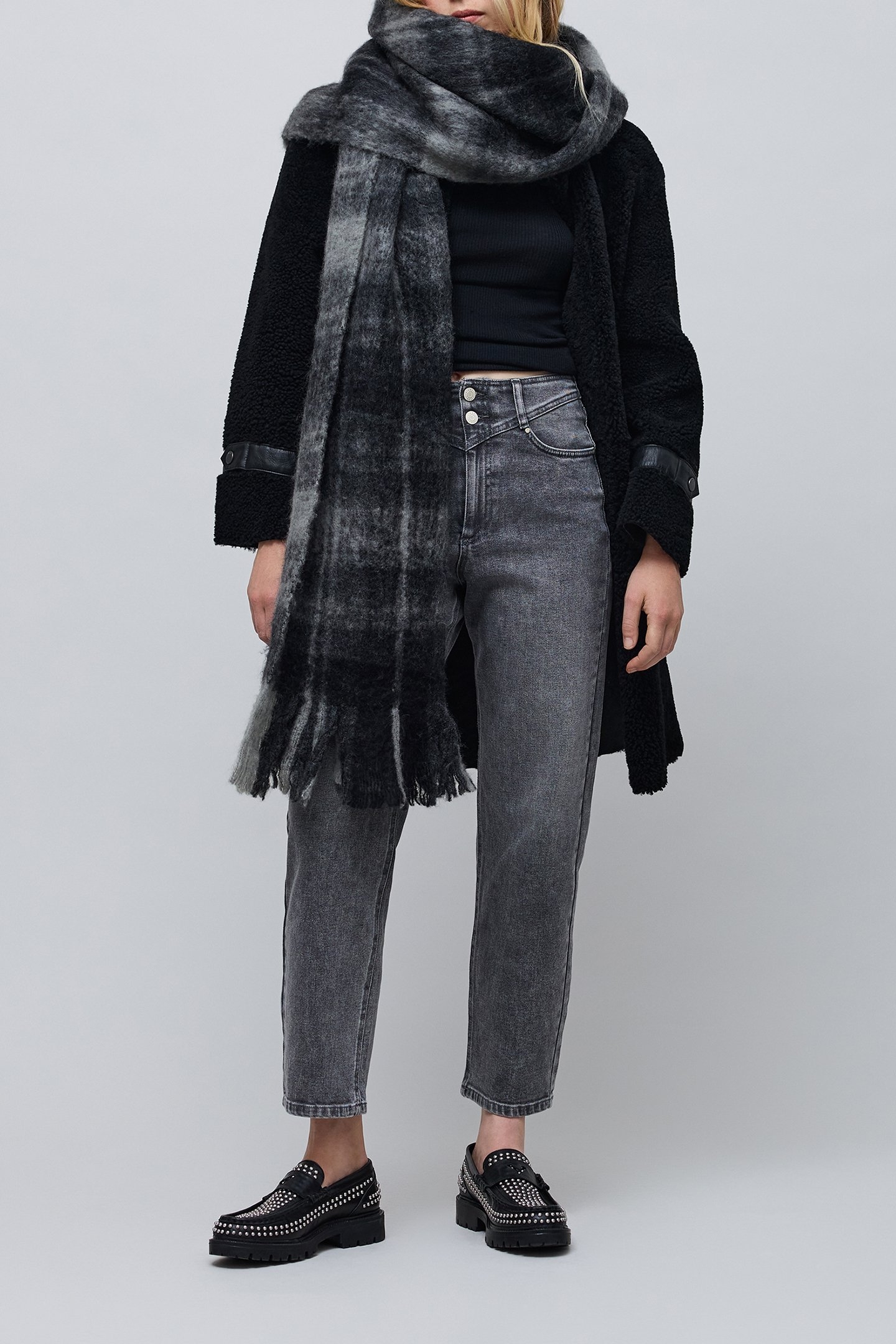 GREY PLAID SCARF 1